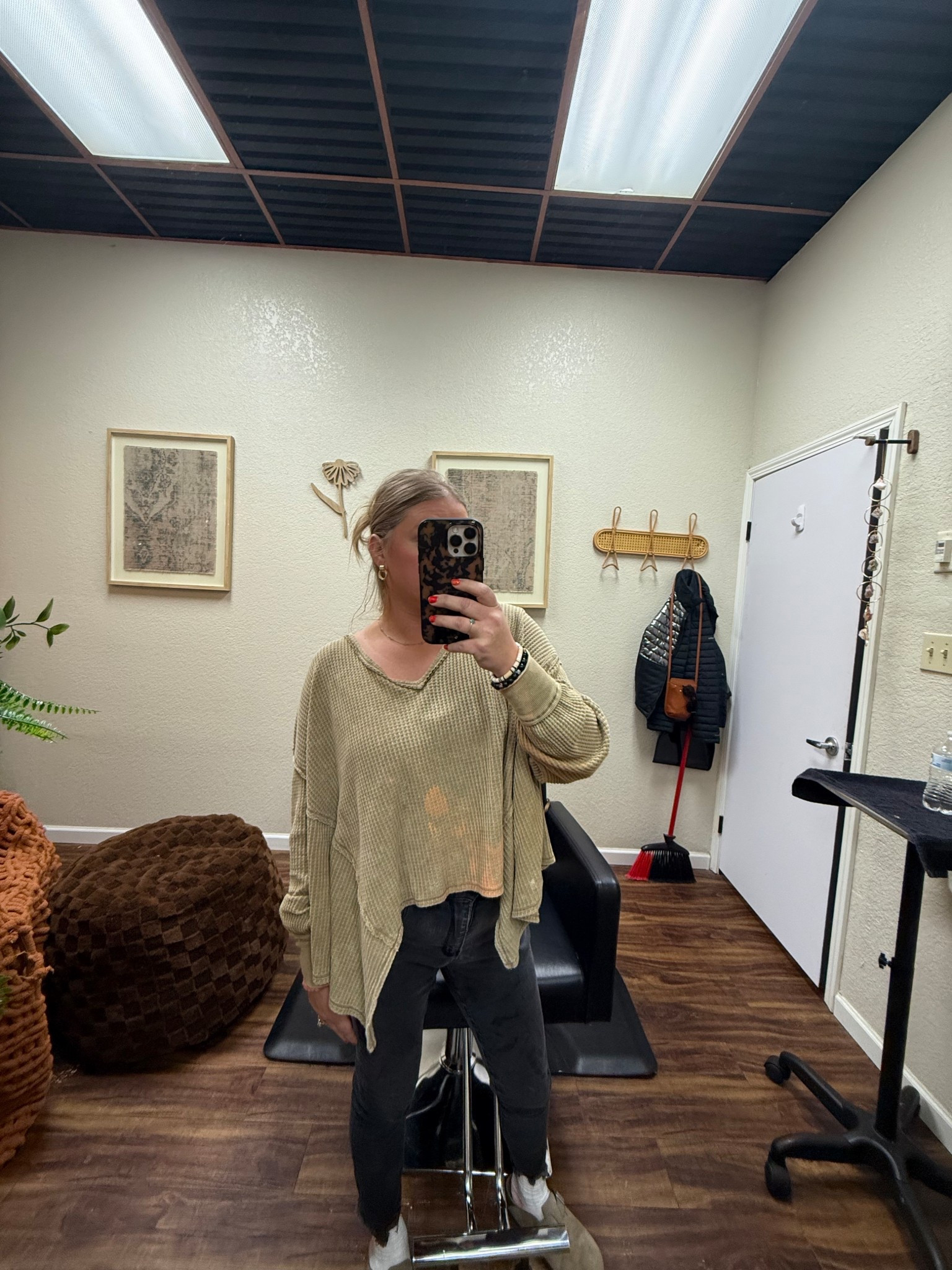 Can you tell this is my favorite shirt to work in 🤍



#LTKmomlife #LTKootd #LTKSeasonal