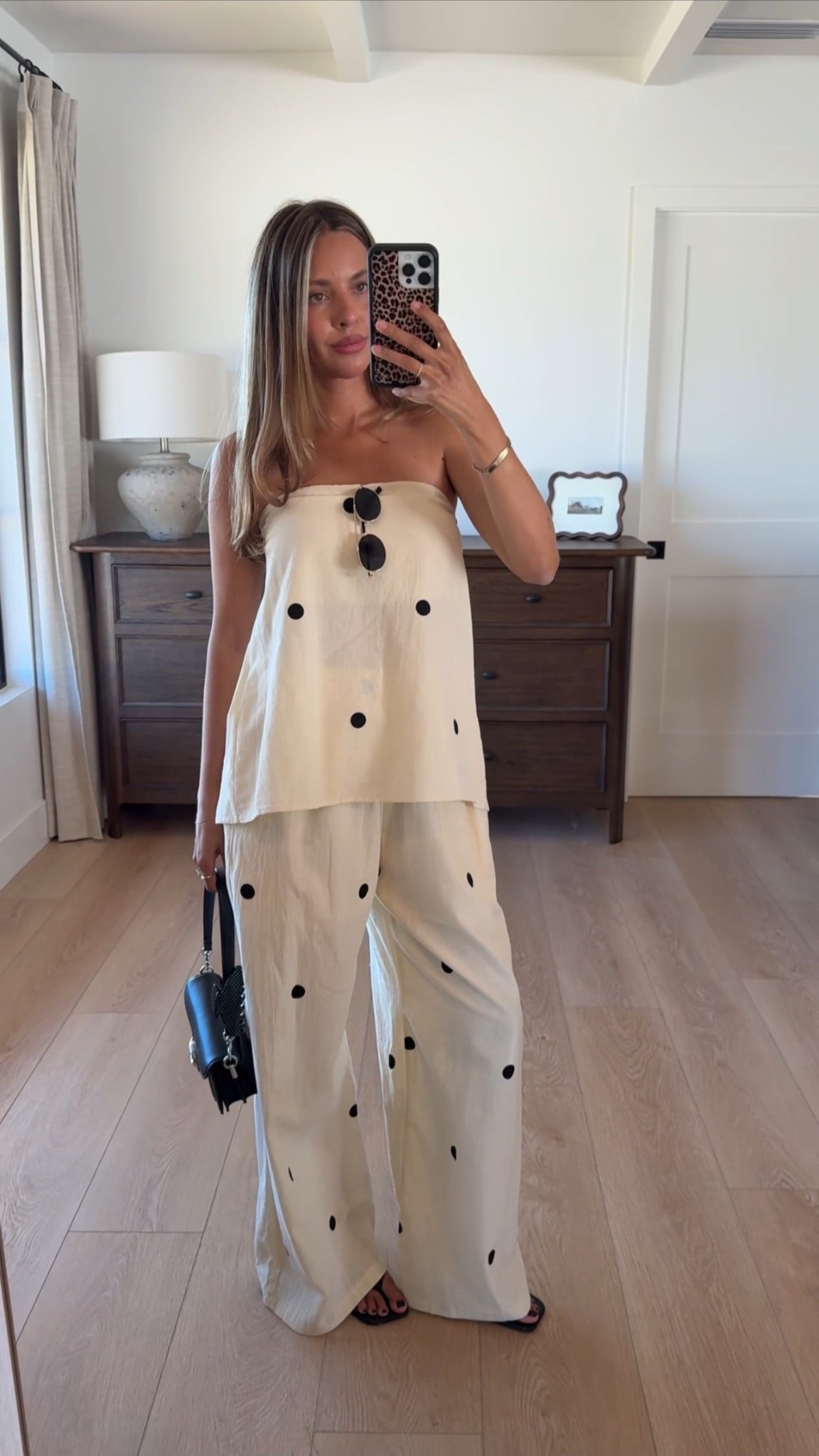 WHAT I’M WEARING 🤍
Amazon set (so good for spring/summer… lightweight + effortless)
Top + pants sold together
Black sandals ( old )  +coach  mini bag to keep it simple