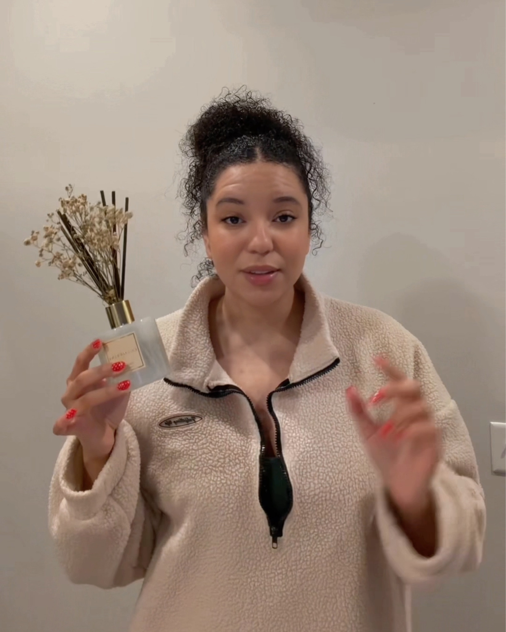 REED DIFFUSER SET 🤍

the one I have is the clean linen!
makes your space smell fresh, and is also a cute decor piece at the same time! 

#LTKSeasonal #LTKHome #LTKFindsUnder50