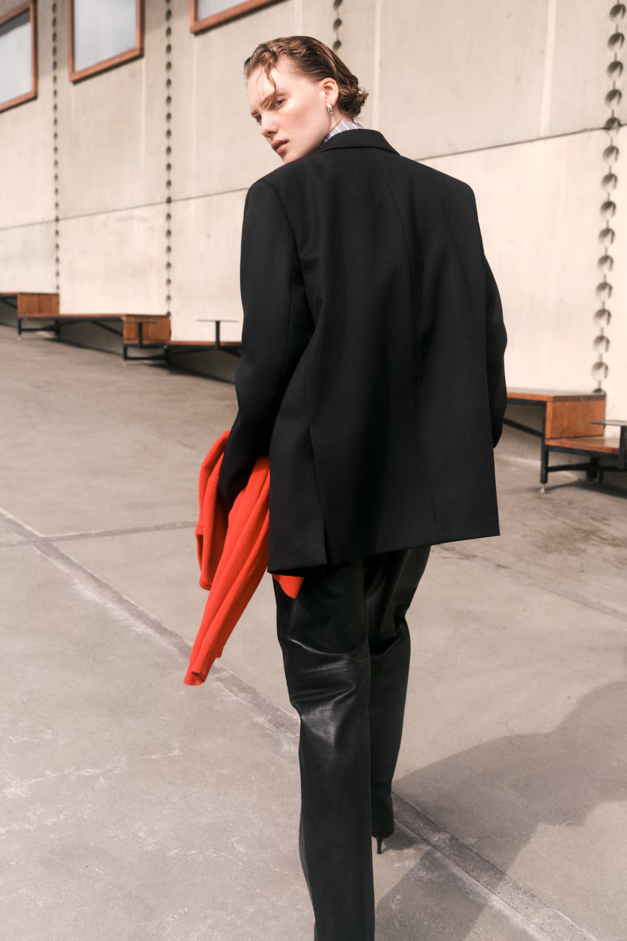 Lederhose mit gerader Passform | H&M (DE, AT, CH, NL, FI)