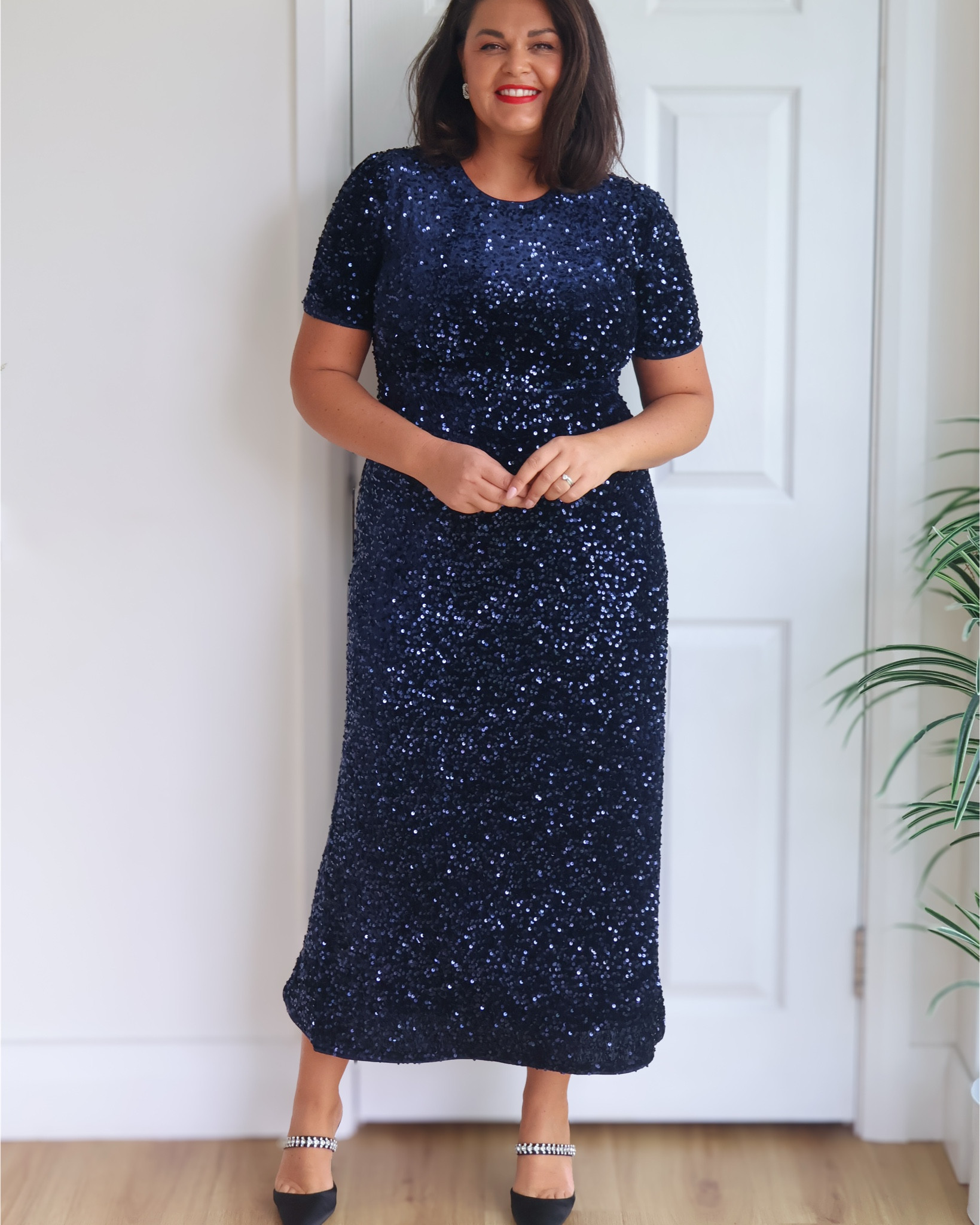 ✨ Sequin season is officially here ✨
From navy shimmer to emerald sparkle, these are the party pieces that prove confidence never goes out of style.

💙 Navy sequin midi
🖤 Black & ivory combo (cardi runs small — I’m in a 14 but it fits like a 10)
💚 Emerald energy
🤍 White sequin elegance

They all come in lots of different colours which I’ve linked too 
Shop all looks below! 💫


#LTKdatenight #LTKuk #LTKmidsize