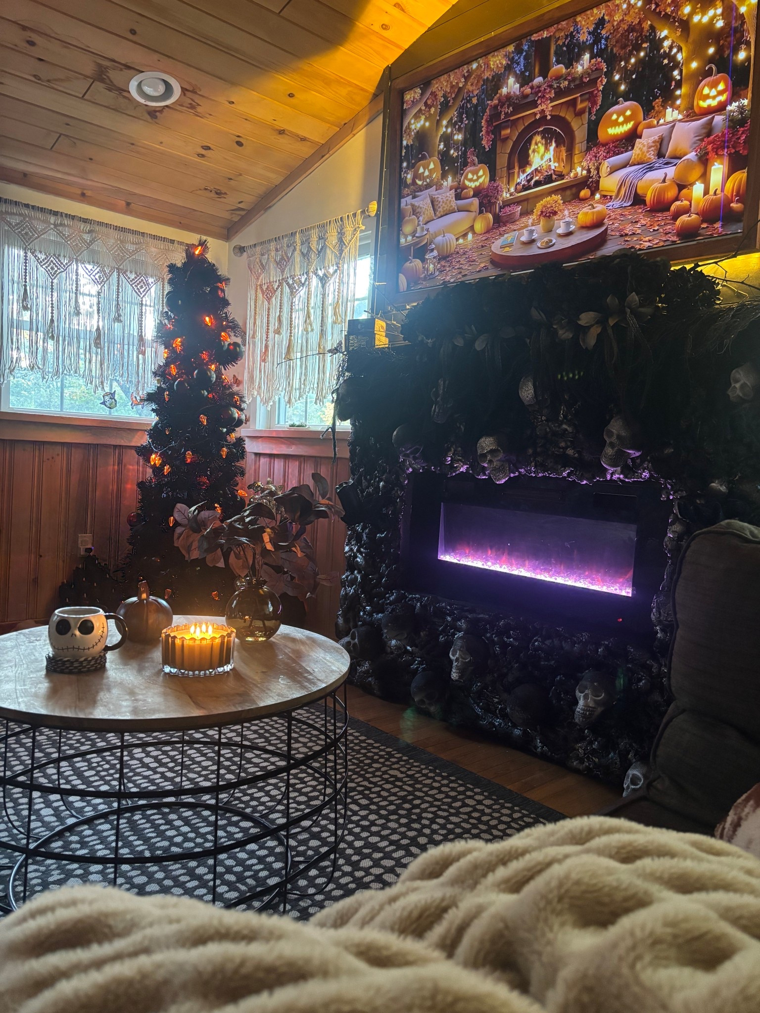 The perfect mix of cozy and spooky 👻 

#LTKHome #LTKHalloween #LTKSeasonal