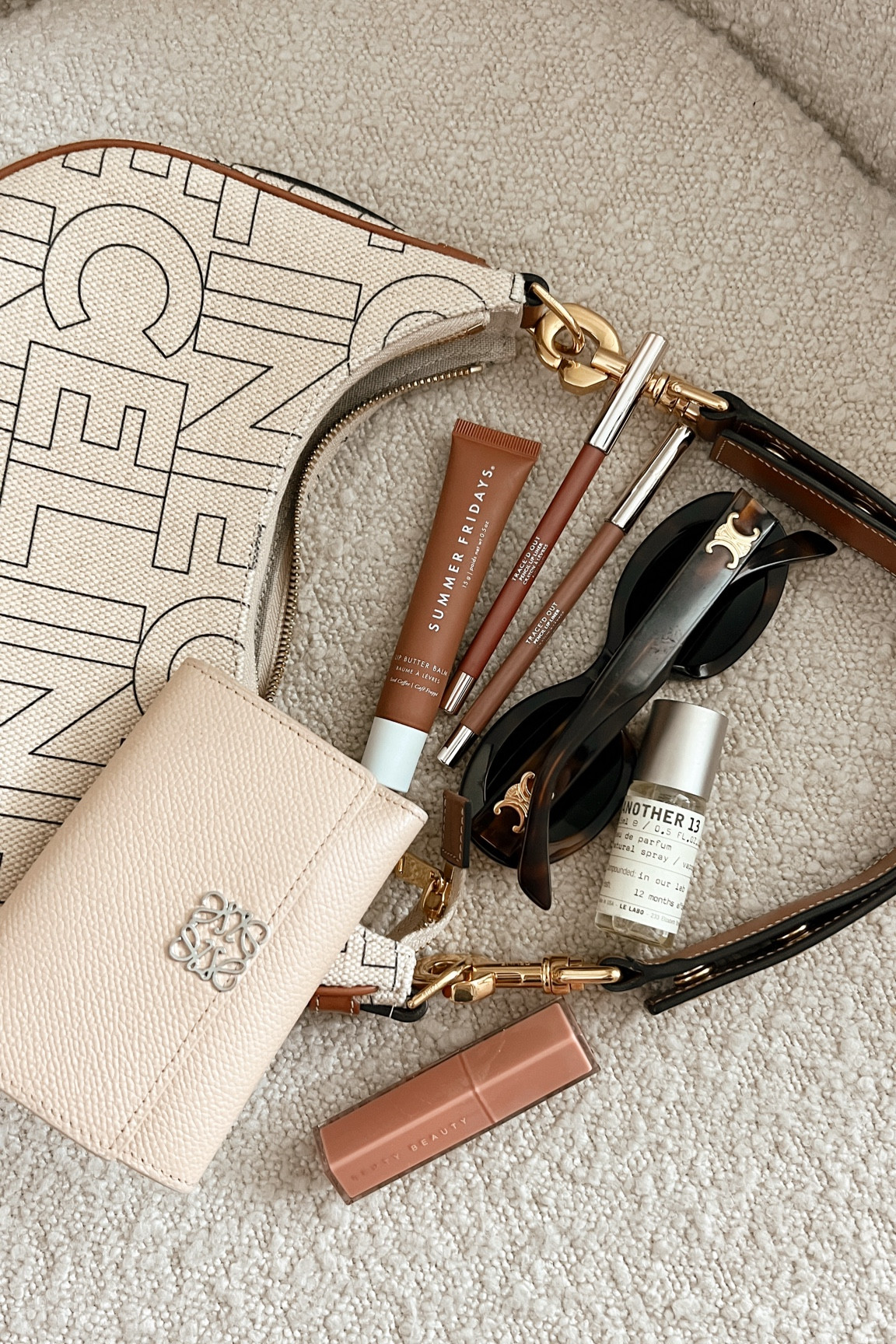 What’s in  my bag

Summer Fridays Lip Butter Balm Iced Coffee

Fenty Traced Out Lip Liner Pnut Butter & Satin Panty

Fenty Gloss Bomb Stix Fenty Glow

Celine Sunnies

Le Labo Another13