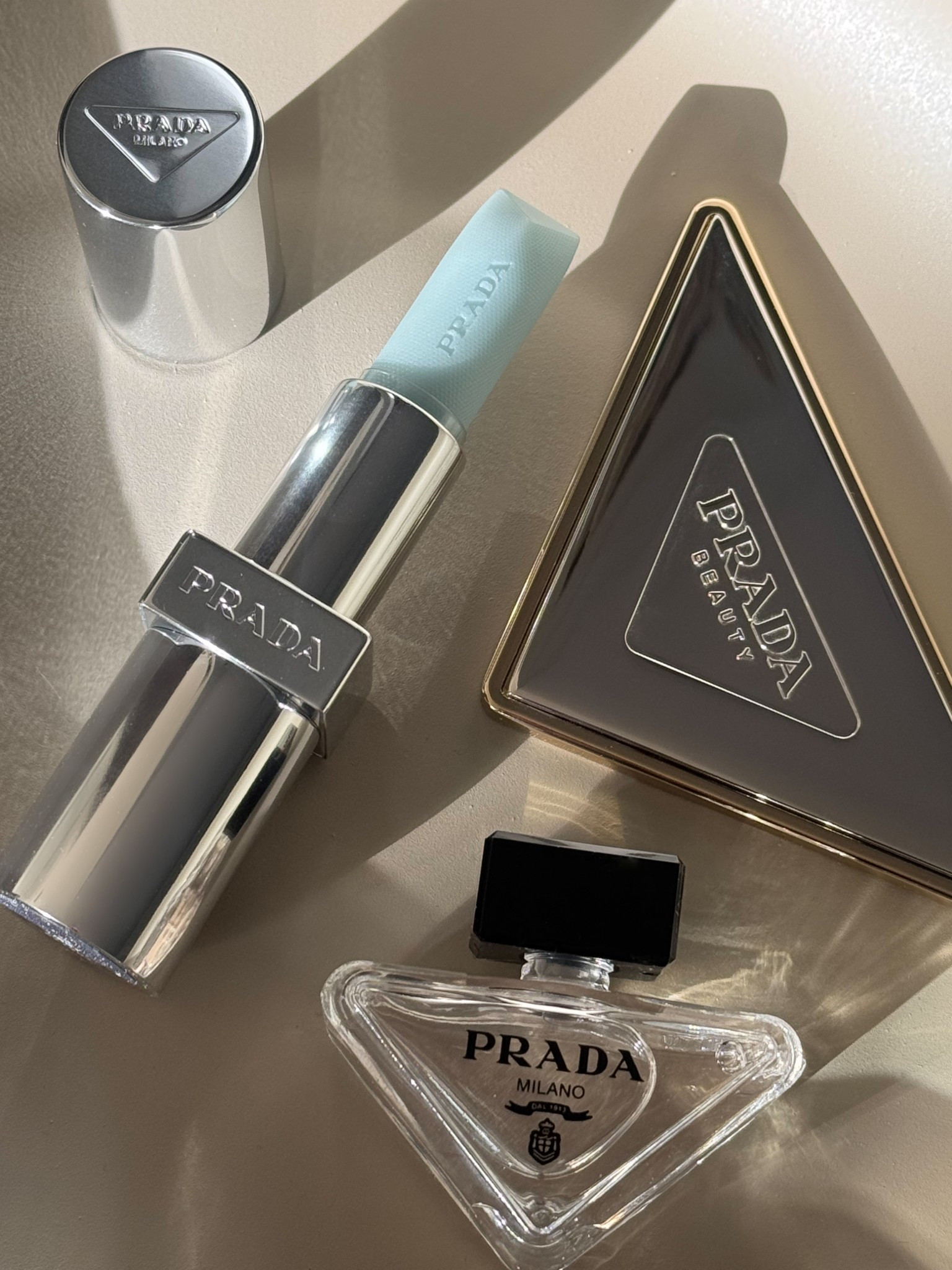 Did you know you could get a free Prada mirror with $80+ on makeup products if you order directly from Prada’s site!? How gorgeous is this!


#LTKSaleAlert #LTKBeauty #LTKFindsUnder100