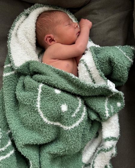Cash’s baby blanket 💚🍼 Linked in beige too!