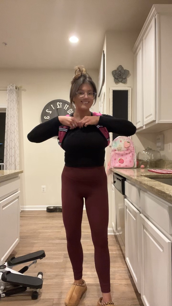 Walmart fitness fit 💪🏼❄️ 

Top: medium 
Leggings: medium 

#LTKfitnessgoals #LTKSaleAlert #LTKActive