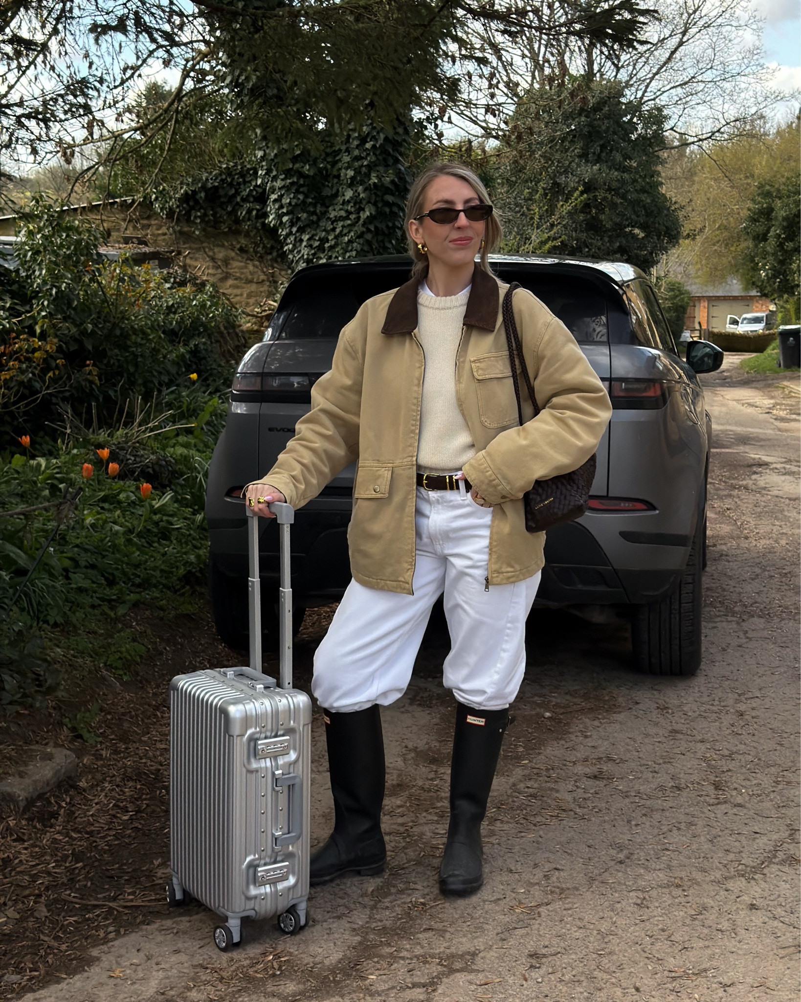 Barn jacket countryside outfit 🤍🌳

White jeans, hunter wellies, silver suitcase, aesthetic suitcase, cream jumper 


#LTKjeans #LTKspring #LTKuk