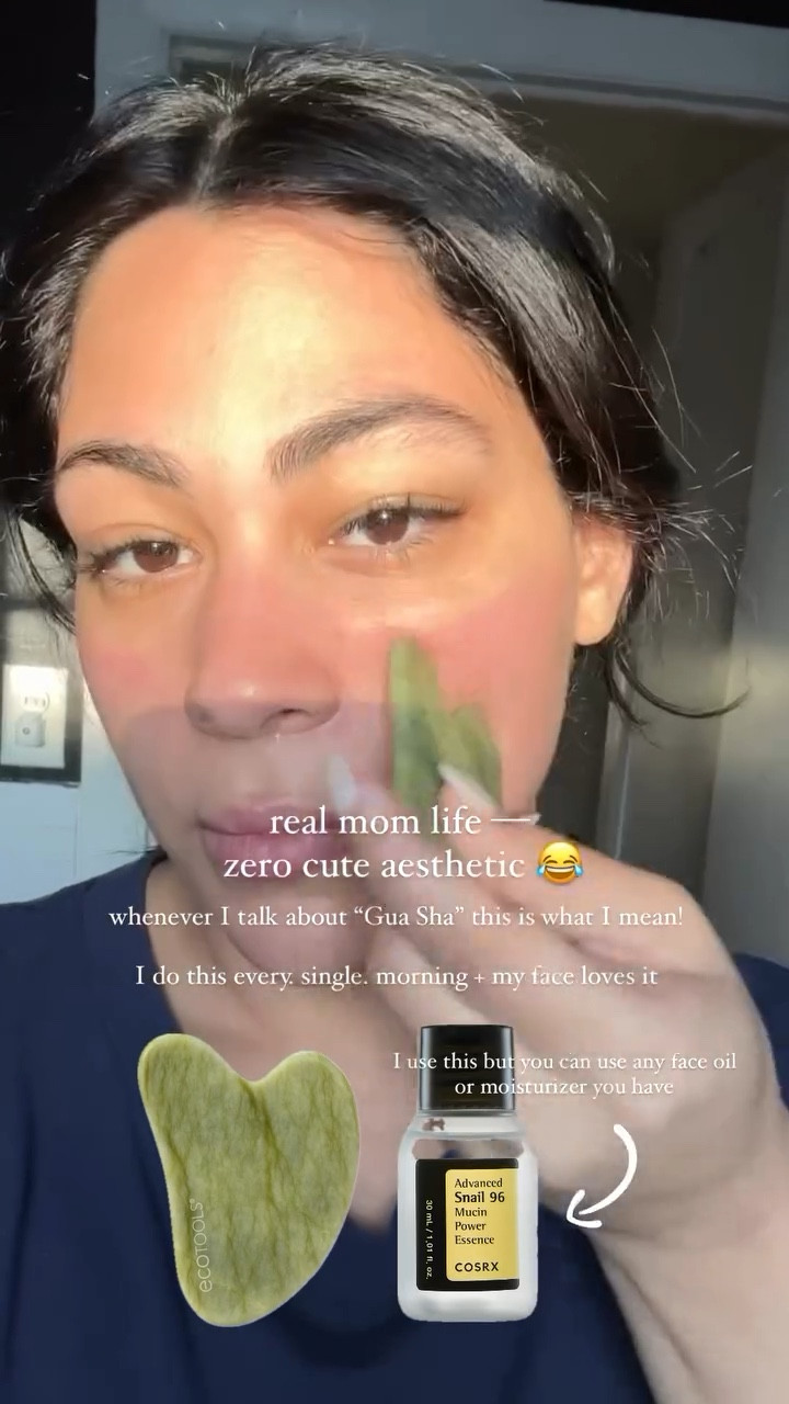 super quick morning gua sha routine to keep puffiness down // all products used can be found in bi o 🫶🏼

.
.
 #guasha #morningroutine #morningskincare #momlife #skincaretips #ctmua #ctbridal #bride2025 #bride2026