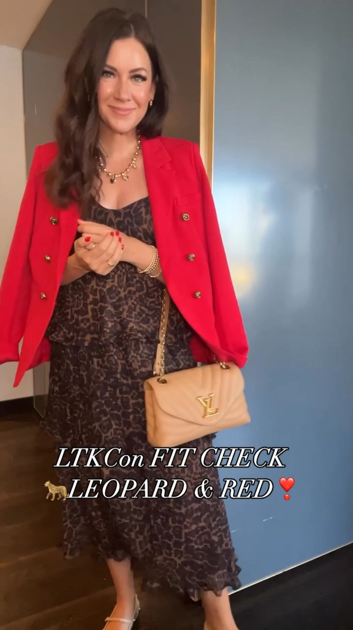 Wearing a small in both! Definitely go down if you’re between in the blazer! 

#LTKCon #LTKStyleTip