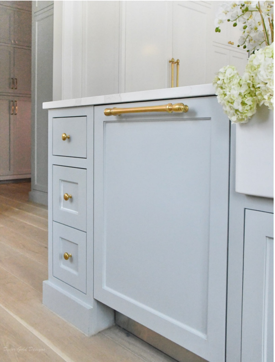 Dishwasher appliance hardware
Cabinet pulls and knobs 

#LTKhome