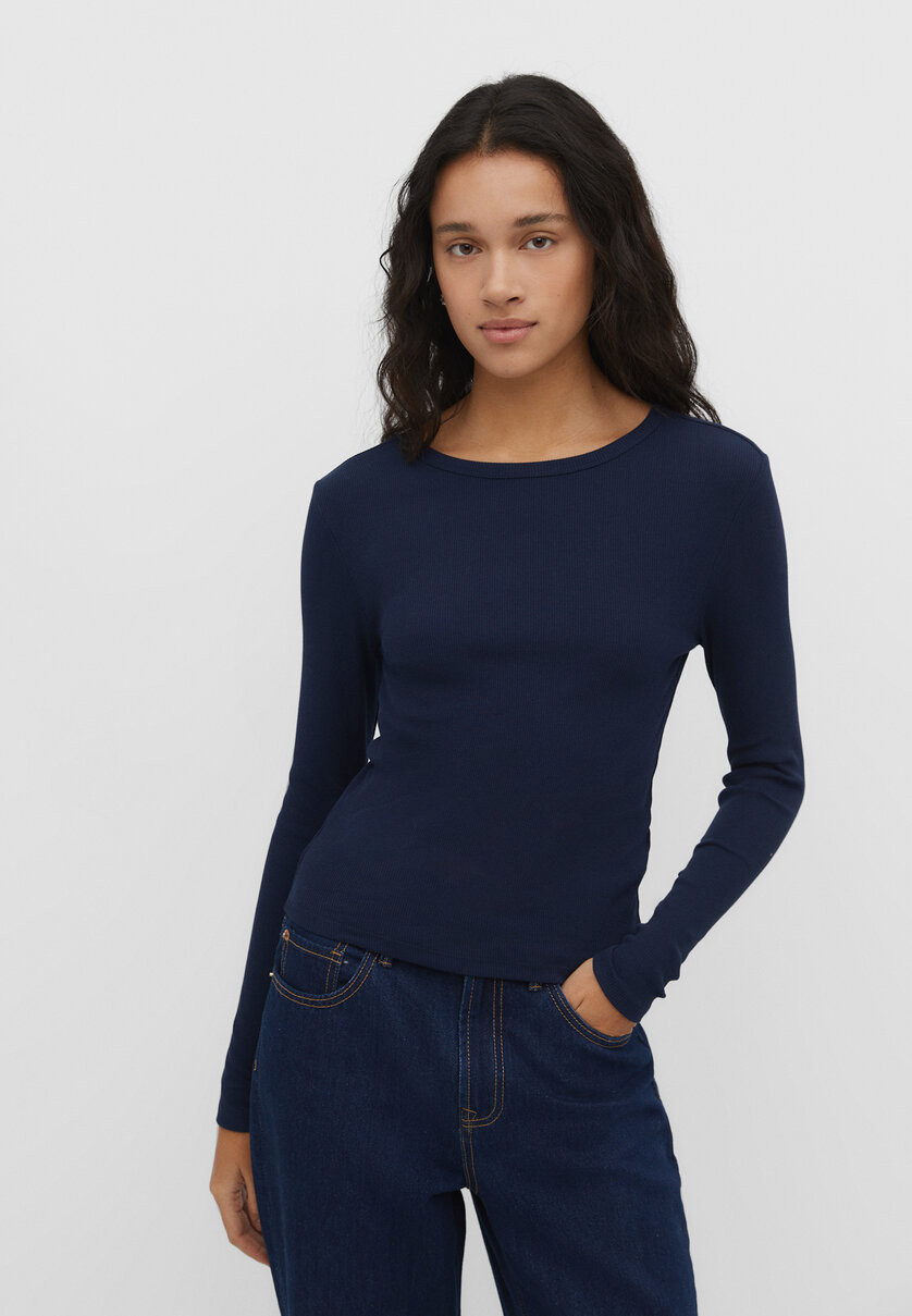 Shirt im Rippenstrick mit langen Ärmeln | Stradivarius DE