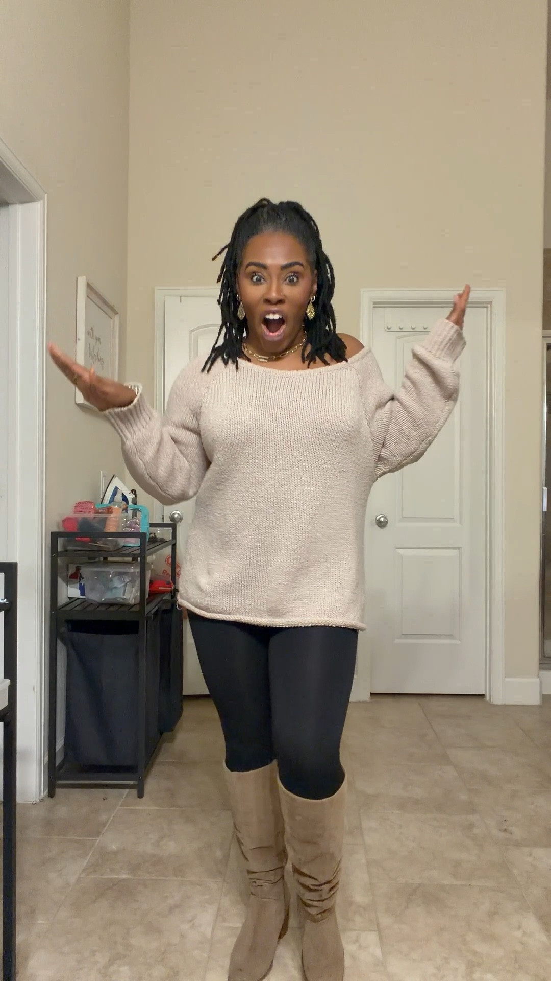 When comfort is the assignment and cute is the bonus 🤎
Soft sweater, leggings, and an easy crossbody = my grab-and-go uniform.

#LTKStyle #ComfyAndCute #EverydayOutfit #LTKFinds #CasualChic #OOTD #NeutralStyle #CozyVibes

#LTKdayinmylife #LTKgrwm #LTKootd