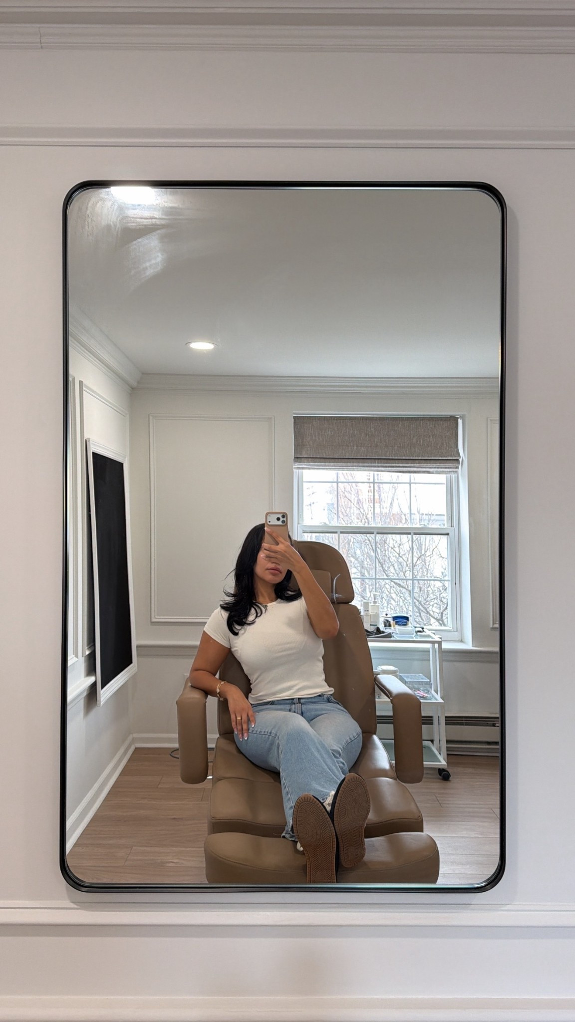 clean & minimal ootd
jeans: low rise denim @ zara 
top: @ zara but also linked a better quality 
from amazon that i wear oftenn
shoes: alo sneakers, very comfortable 

#LTKootd