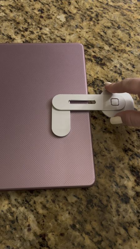 ✨ A phone magnet for your computer! This is genius! This is perfect for any MagSafe phones or cases on your phone!!!
