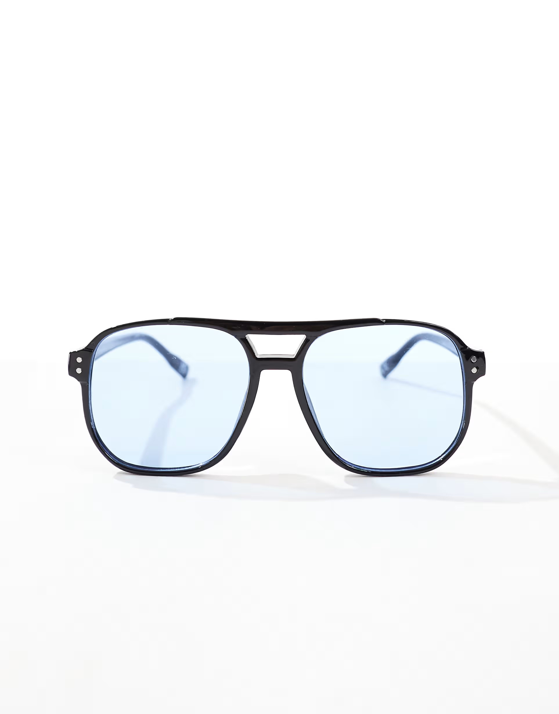 ASOS DESIGN – Pilotensonnenbrille mit blauen Gläsern und schwarzem Rahmen | ASOS (Global)