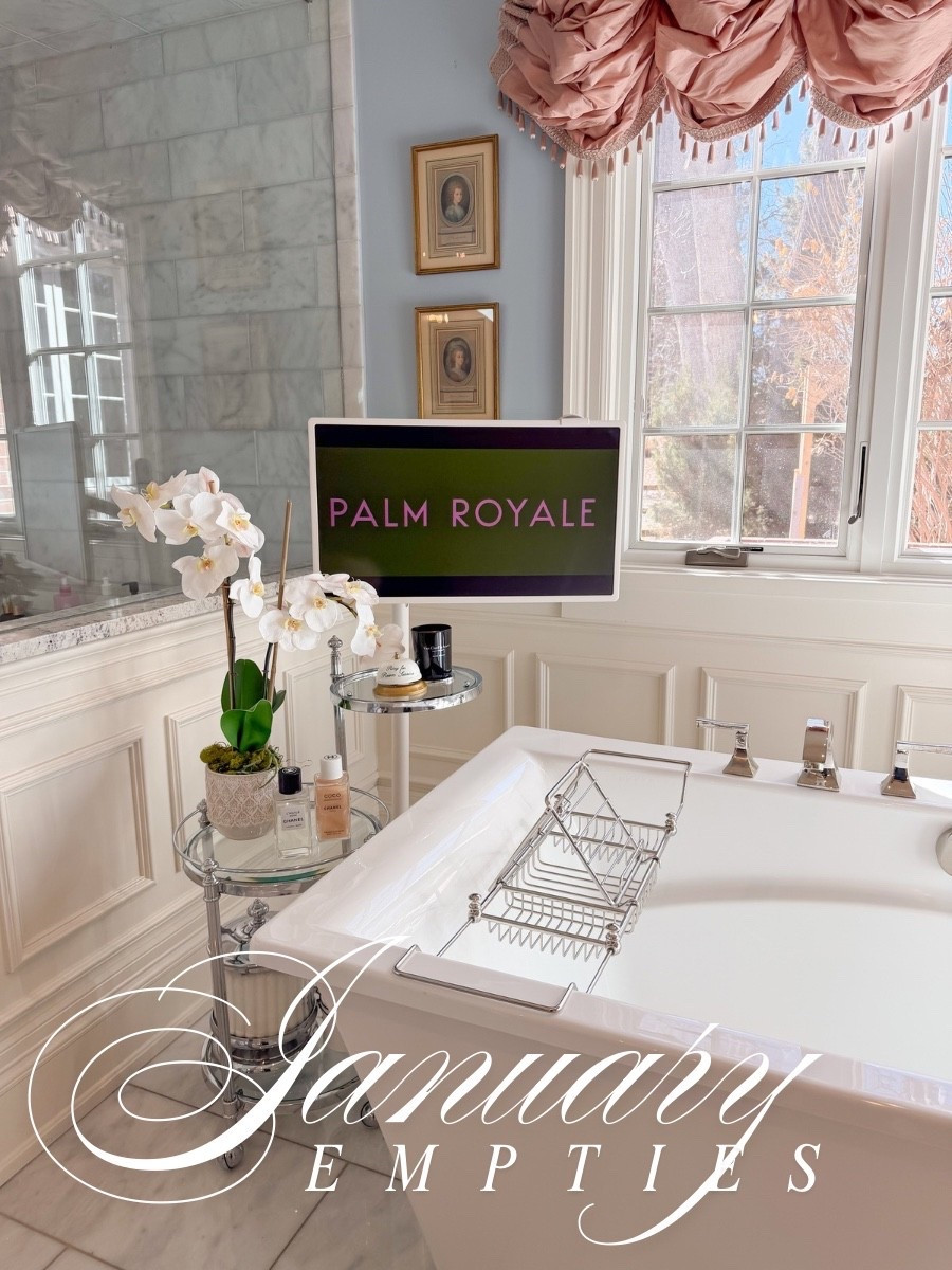 Each year, I take a little hiatus from buying beauty products (one of my favorite things to buy) and I use up as many of my older products and samples as possible. This year, I went two months using up everything I had… Here are my favorite empties and what I’m replacing 🤍 