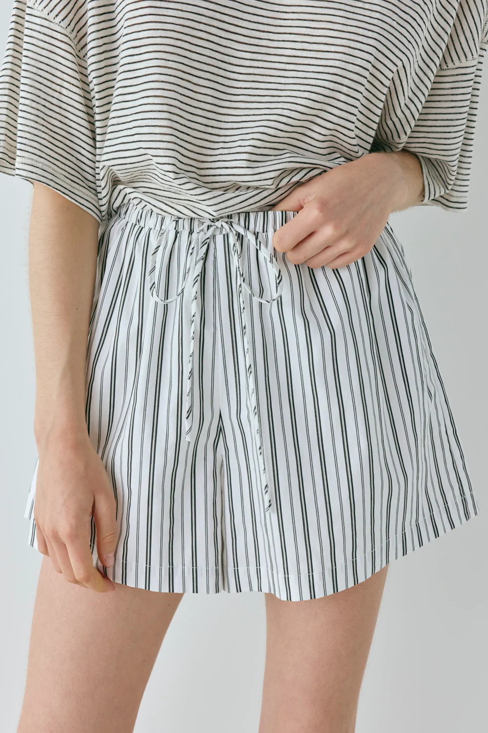 Annika Shorts Black Stripe | VRG Grl