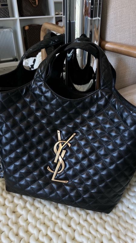 Love the space and the design of this tote 
Gorgeous and full of style 
YSL black tote#LTKGiftGuide 



#LTKstyletip #LTKU #LTKitbag