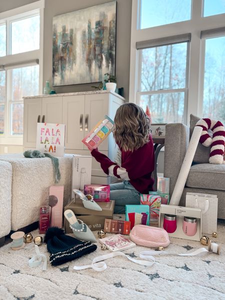 Must have Christmas and holiday gifts for her! Find the perfect gift for your wife, girlfriend, sister, mom, aunt, or for best friends and trade gift gift exchanges and favorite things parties 

#LTKGiftGuide #LTKHoliday