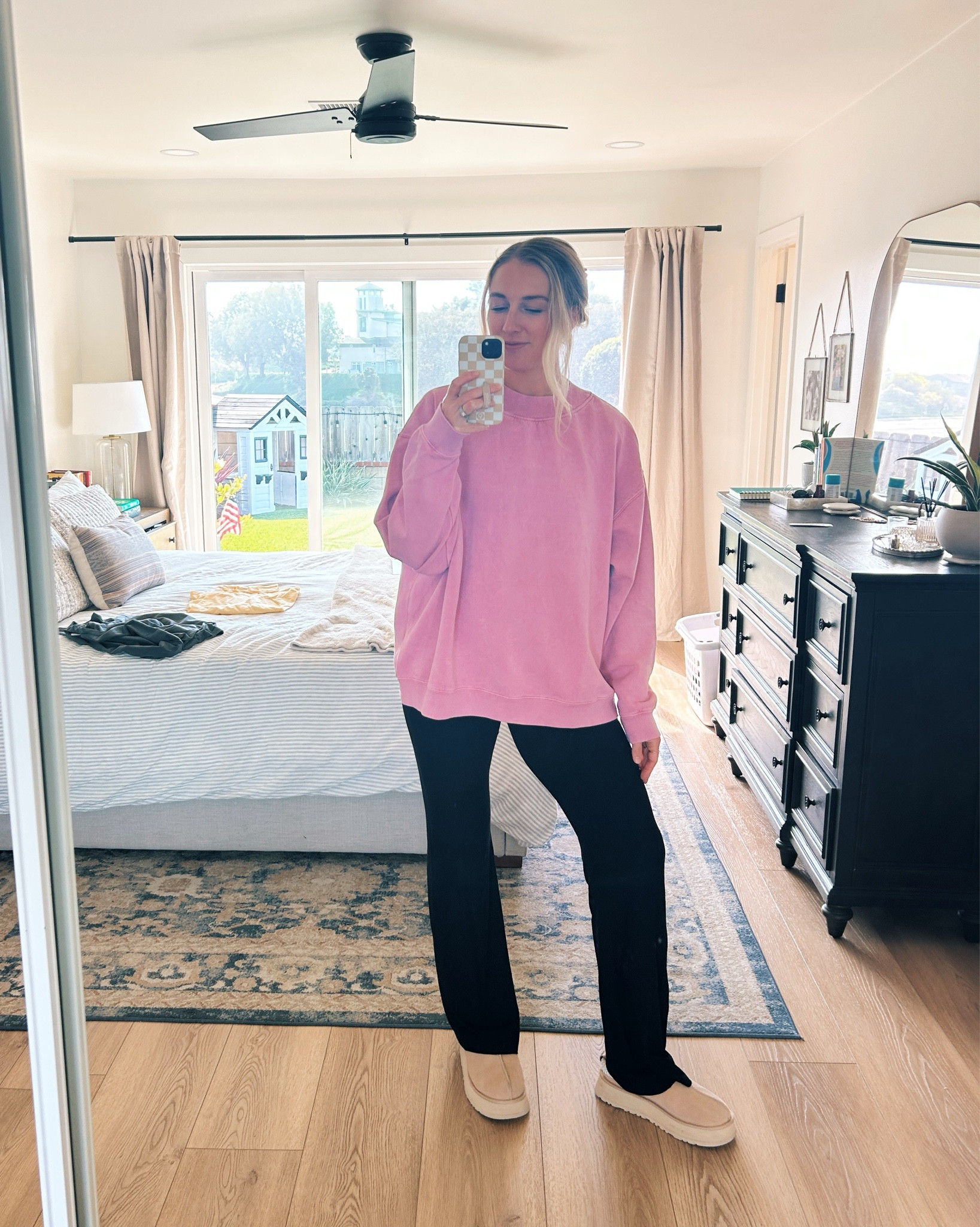 Loving these cozy basics from Chicka-d 😍 100% cotton and sooo soft ✨ moment of silence for the pink mock neck 🤩 and these come in SO many cute colors!! 