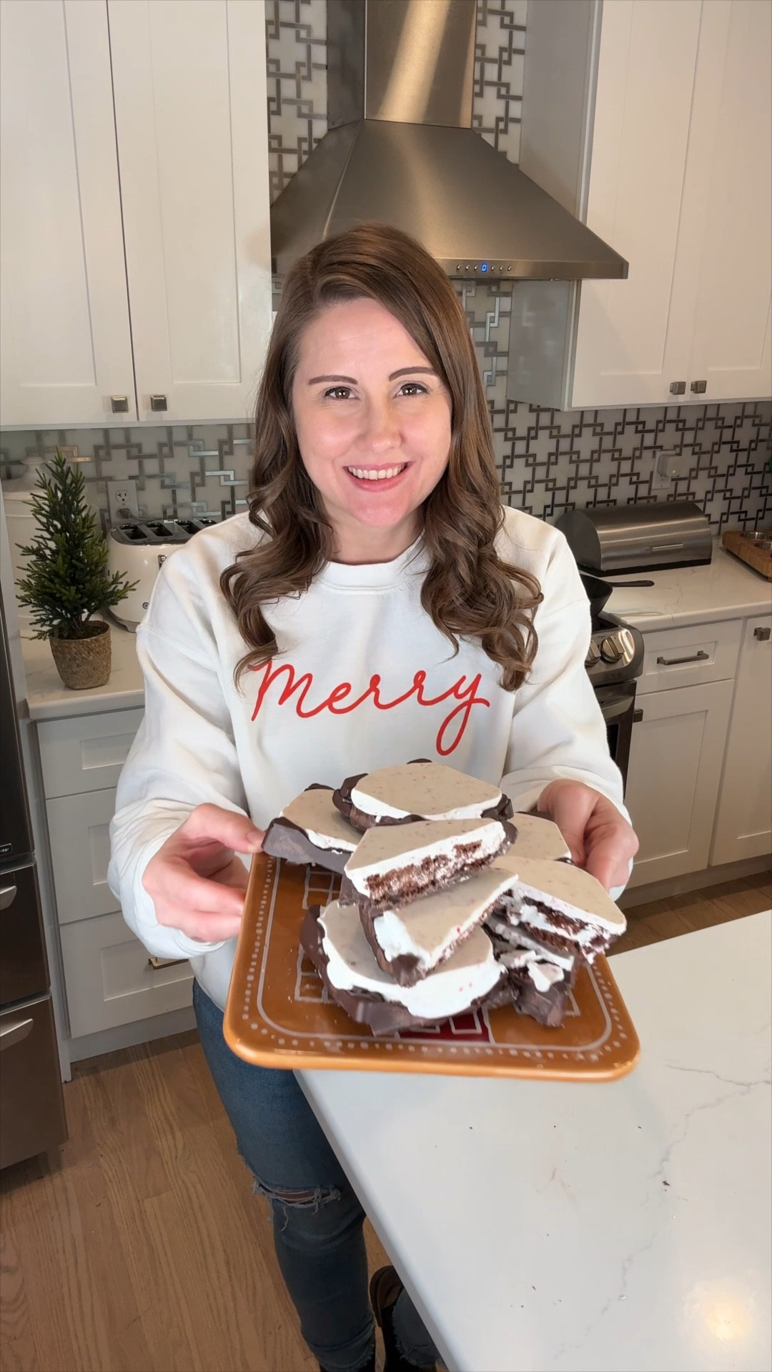 Satisfy your sweet tooth with these Hot Cocoa Dipped Brownie Bites! ☕🍫 Start by pouring melted peppermint candy melts into a silicone mold, then add a layer of brownie brittle. Top with marshmallow fluff, marshmallow bits, more brownie brittle, and finish with a layer of melted dark chocolate. Let them set, pop them out of the molds, and enjoy the ultimate festive treat! 🎄✨ Perfect for holiday gatherings or gifting! #LTKHoliday #HolidayTreats #FestiveBaking #BrownieBites #HolidayDesserts #ChristmasCandy

#LTKHome #LTKHoliday #LTKFamily