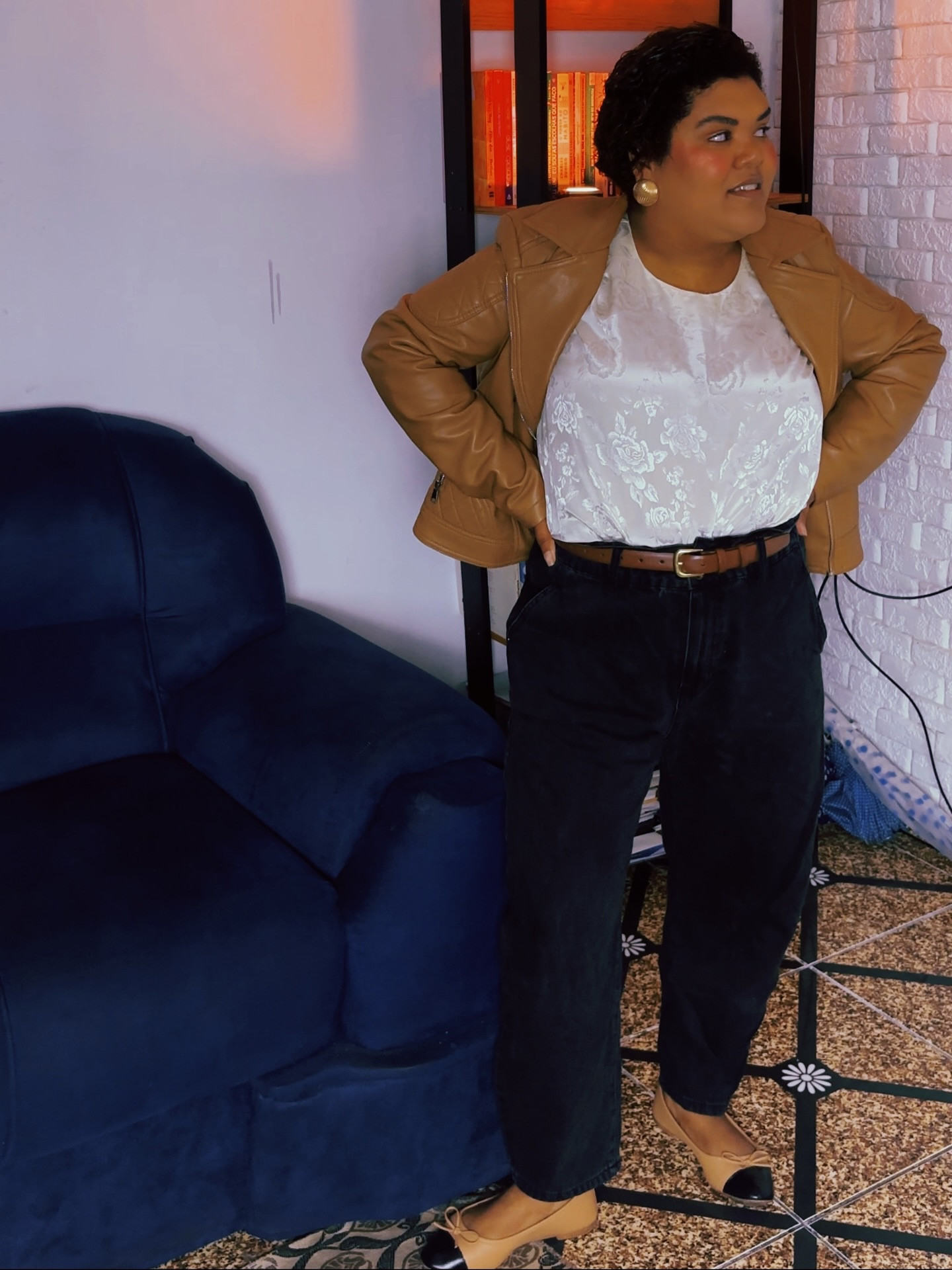 Matemática do básico que funciona shape diferente mais textura e camadas,parece básico mas tem aquele temperinho, aquele truquinho visual que muda o jogo.
Essa semana vou fazer um vídeo ensinando o básico que funciona, porque não é porque é básico que precisa ser BORING.
#lookprisantana #basicocomtemperinho #basicosemserchato #consultoriadeimagemeestilo