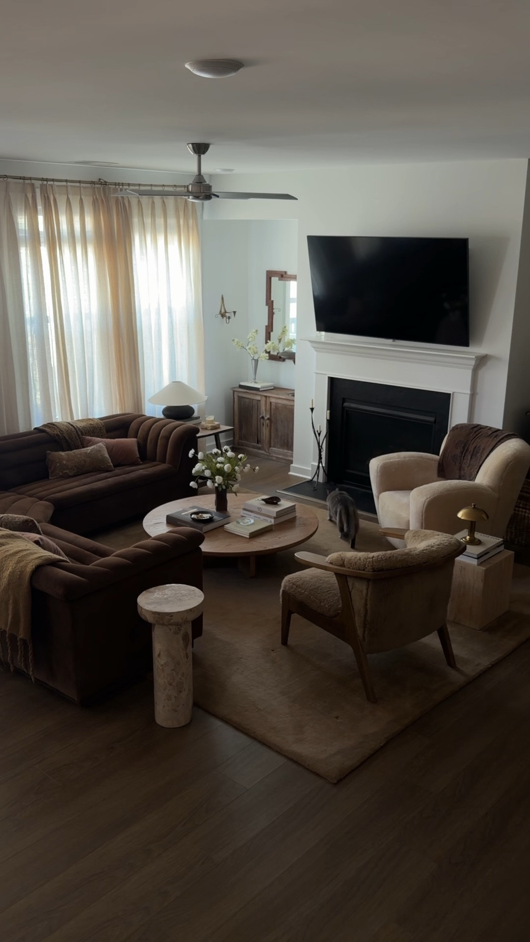 living room 

Wool rug, velvet sectional, neutral living room, vintage modern, marble side table, shearling chair 

#LTKHome