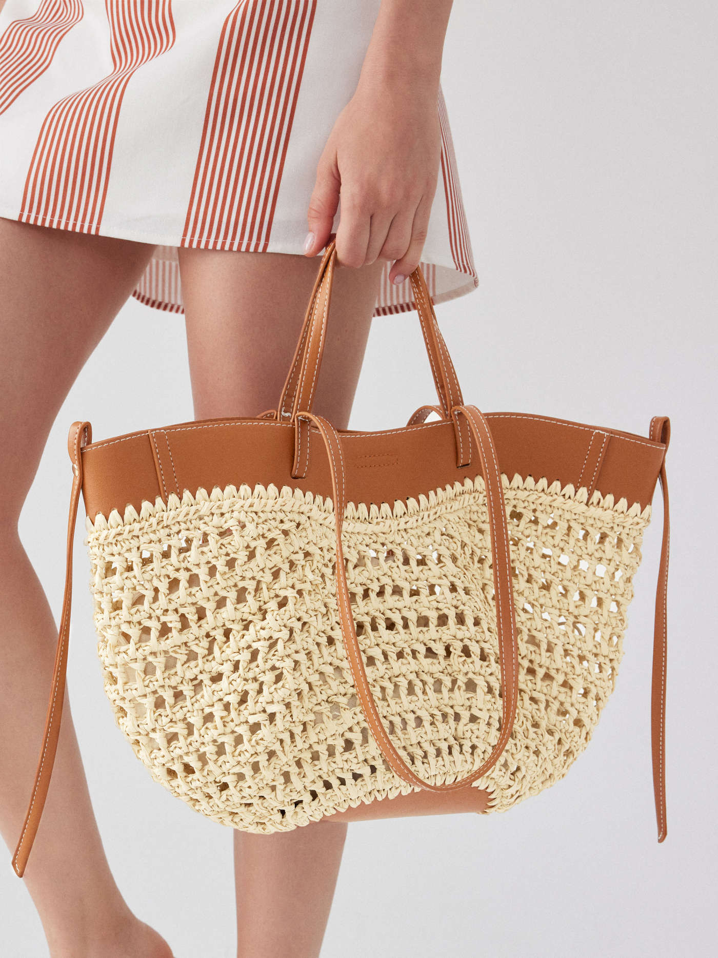 ROUND STRAW & FAUX LEATHER TOTE BAG  \u00a331.00 | Cider