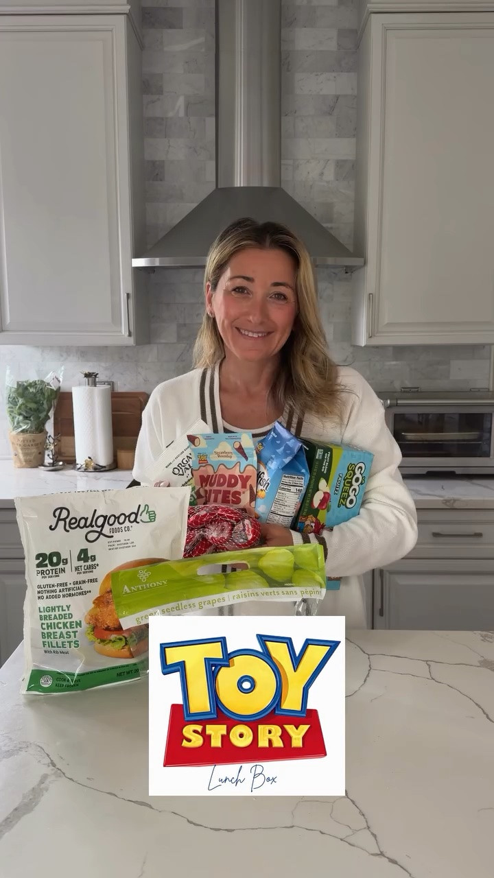 Toy Story lunchbox magic today! 🤠🚀

I turned a few simple lunchbox favorites into a lunch straight out of Andy’s room. The Forky string cheese and little alien grapes might be my favorite part, but the Mr. Potato Head @realgoodfoods chicken sandwiches definitely stole the show.

COMMENT TOYSTORY for the lunchbox and a list of fun Toy Story themed items. 

Which item would your child grab first? 👇

#LunchWithMe #ToyStoryLunch #KidsLunchIdeas #LunchboxIdeas #SchoolLunch MomLife DisneyKids FunFoodForKids