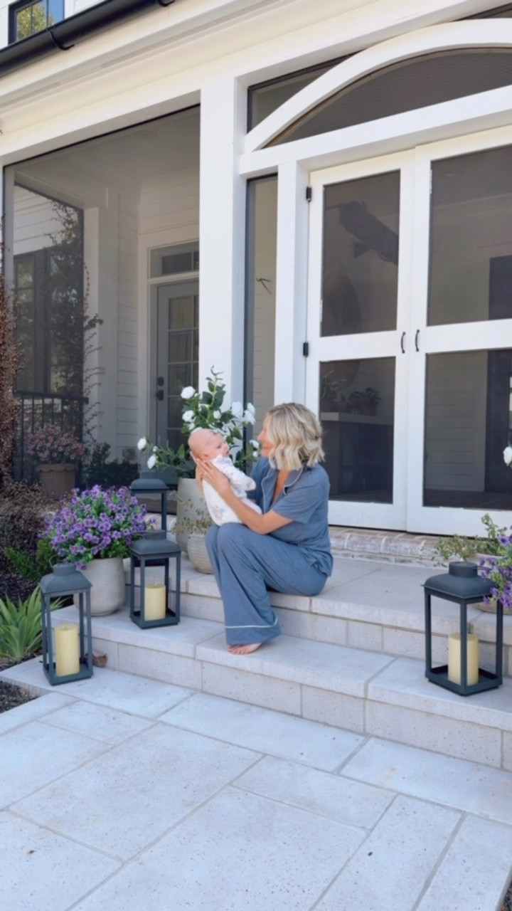 If you’re still looking for a Mother’s Day gift, give your mom these pjs! They’re so soft & have a cooling material! Wearing M.

Loverly Grey, Soma, Mother’s Day gift ideas, women’s pajamas, pajama set, pj set 

#LTKMothersDay