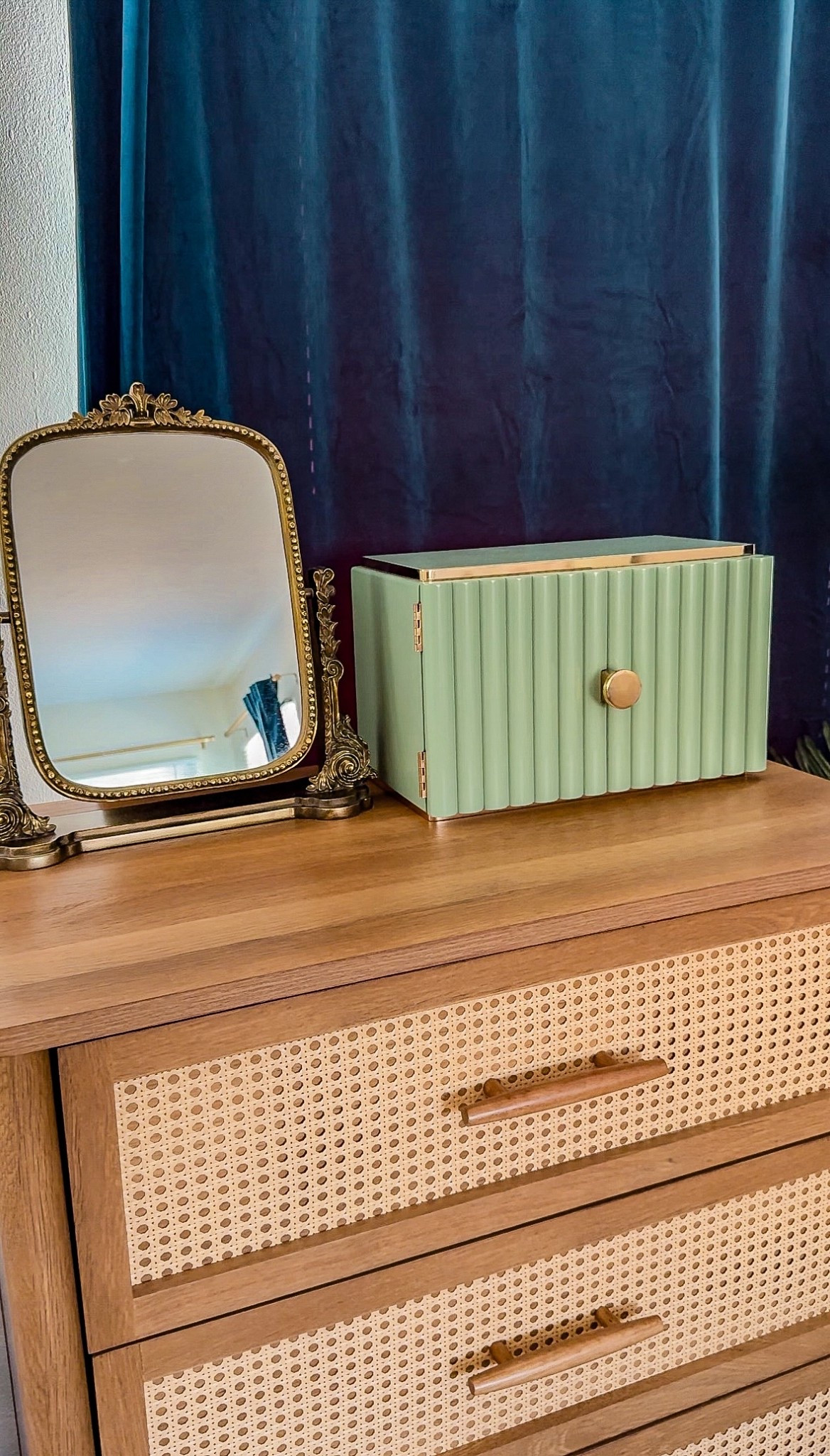 Anthropologie jewelry case 
It’s so pretty and holds quite a bit of accessories! Love how it gives a pop of color to my bedroom and the top of my dresser! It’s stunning and a great gift idea! 

Christmas gifts, home decor, gifts for her, gift ideas, holiday gifts, Anthropologie, bedroom decor, Walmart home, Walmart finds, Walmart style, bedroom furniture, boho style

#LTKHoliday #LTKGiftGuide #LTKHome