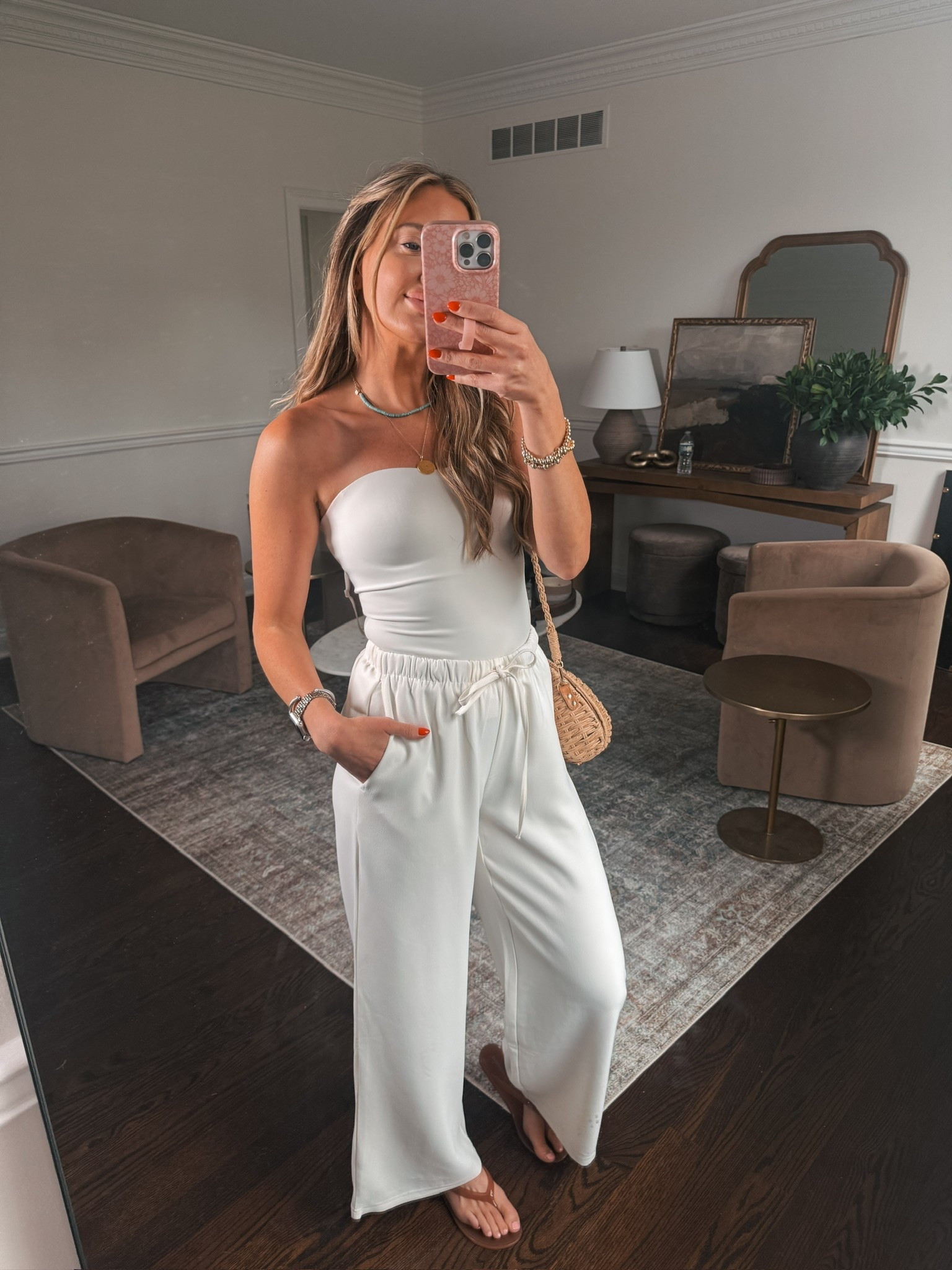 The perfect summer white look! These C2O2 tanks are going to be my go to for the summer 🤍