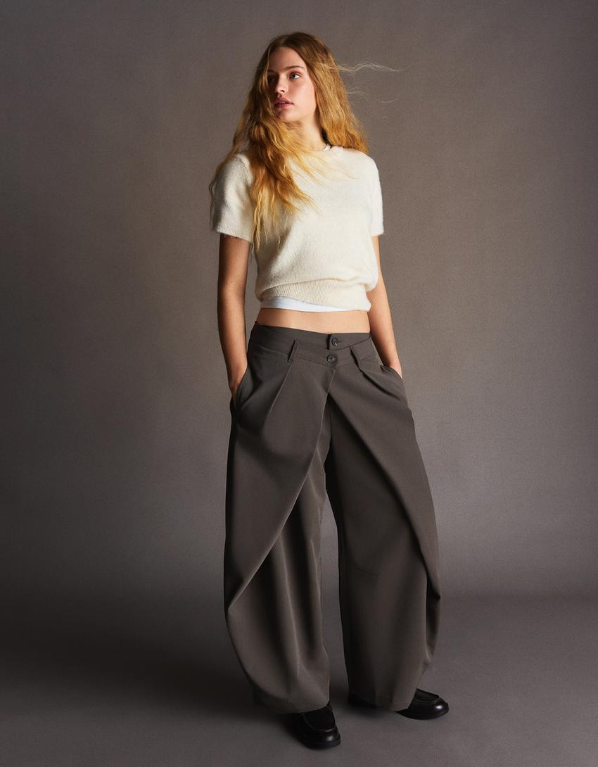 Barrel trousers with pleats - Trousers - Women | Bershka GB