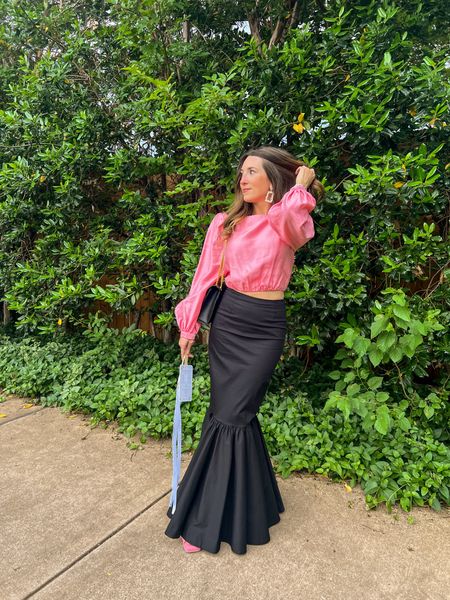 Wedding guest season! I loveeee the shape of this skirt that I can mix and match pieces with. I popped with some pink for the wedding this weekend! 

Wedding guest, skirt, semi formal 


#LTKstyletip #LTKwedding #LTKshoecrush