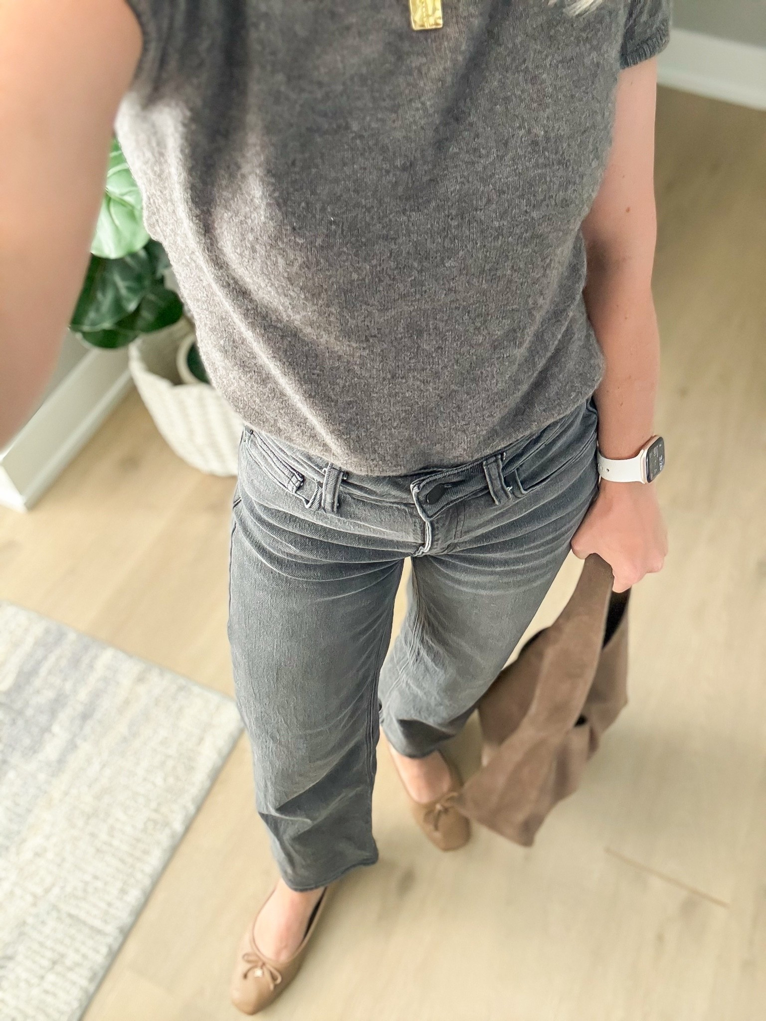 I’m loving mixing neutrals this fall! 🍂Lots of grays and taupes in my wardrobe! 
Top- medium 
Jeans- 25/extra short
