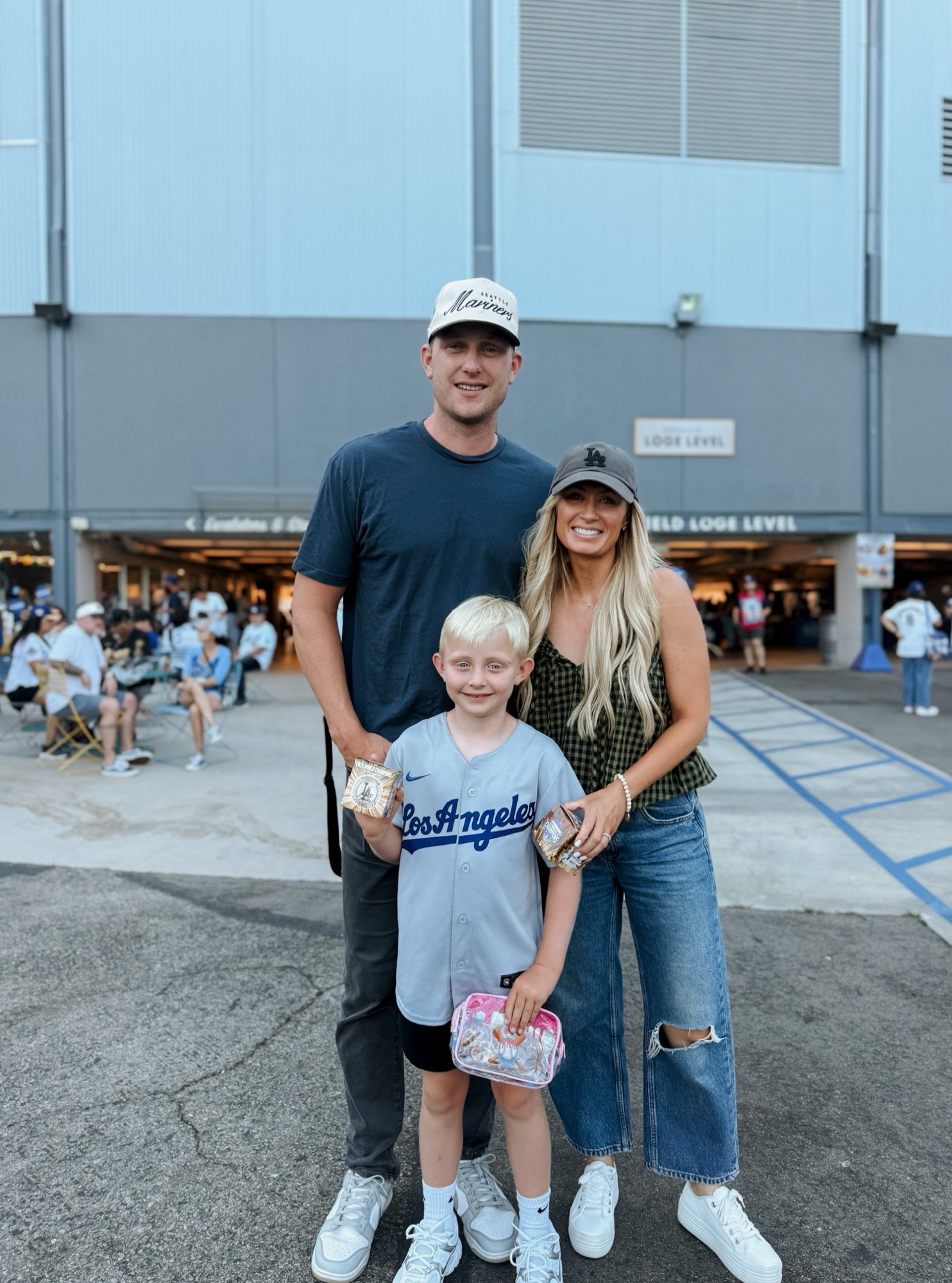 What I wore to the dodger game
Top: small
Jeans: 25

#LTKSeasonal #LTKootd