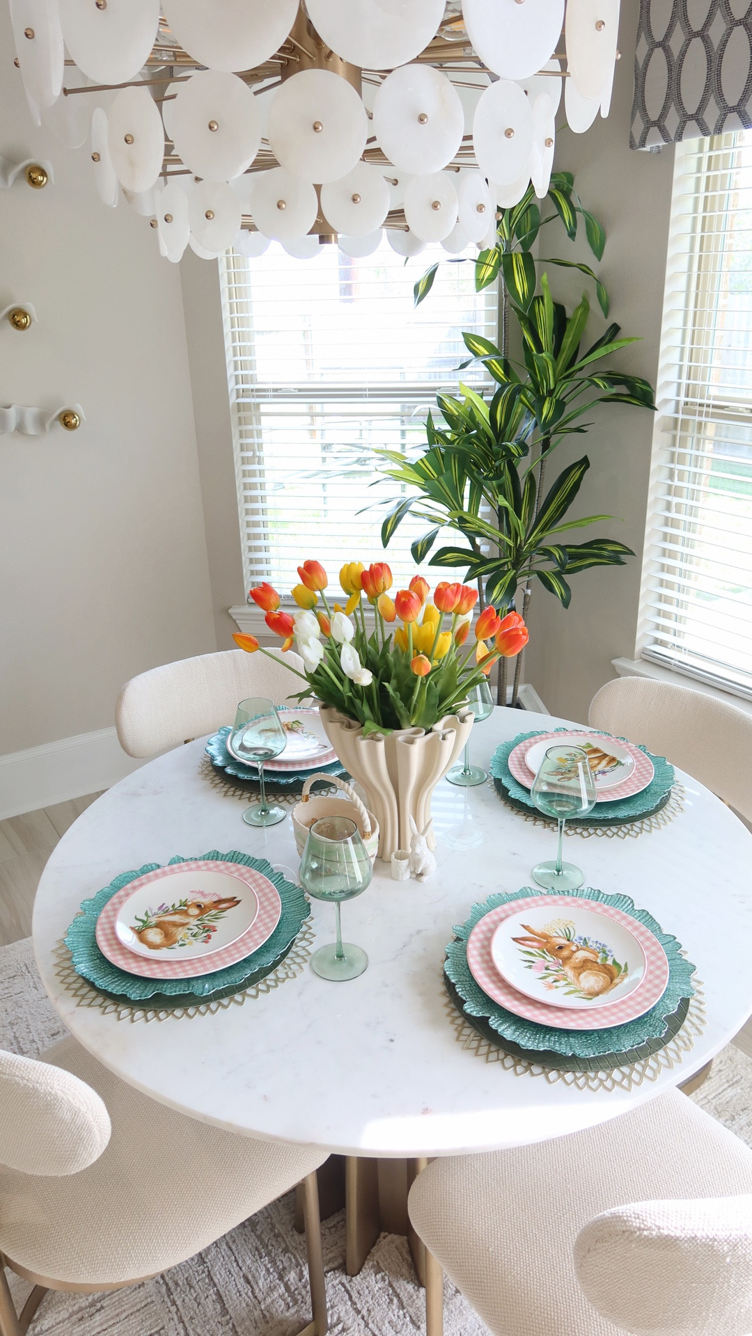 Shop rig and tableware on sale #diningroom #homedecor #tablesetting #easter

#LTKHome #LTKSaleAlert #LTKActive