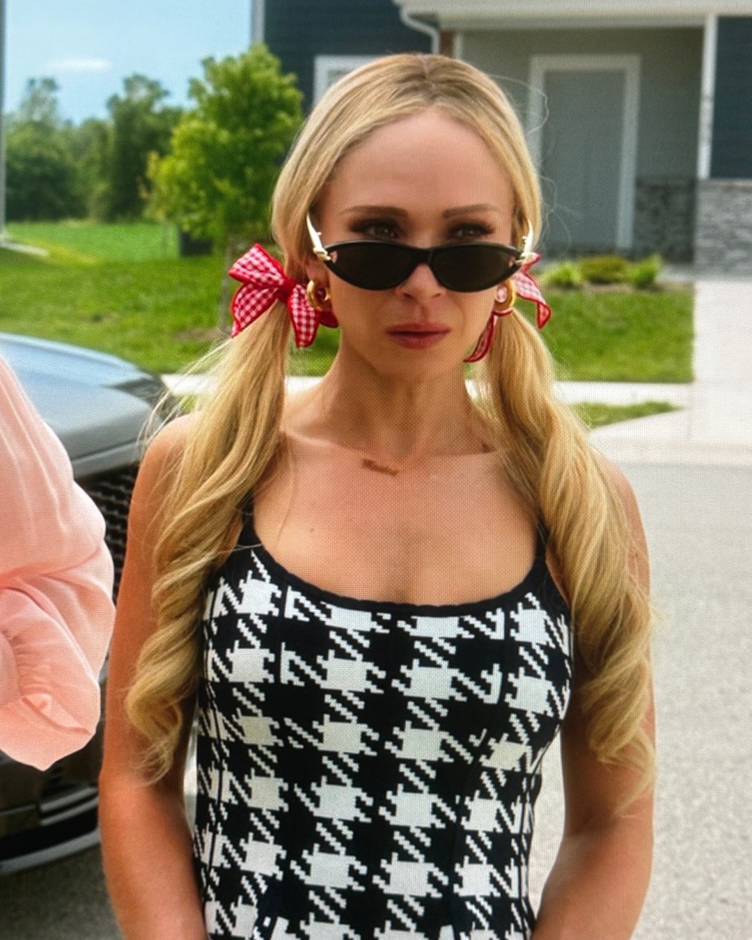 Keeley Jones’ black and gold cat eye sunglasses on Ted Lasso S04E01

#LTKgrwm #LTKootd #LTKPetite