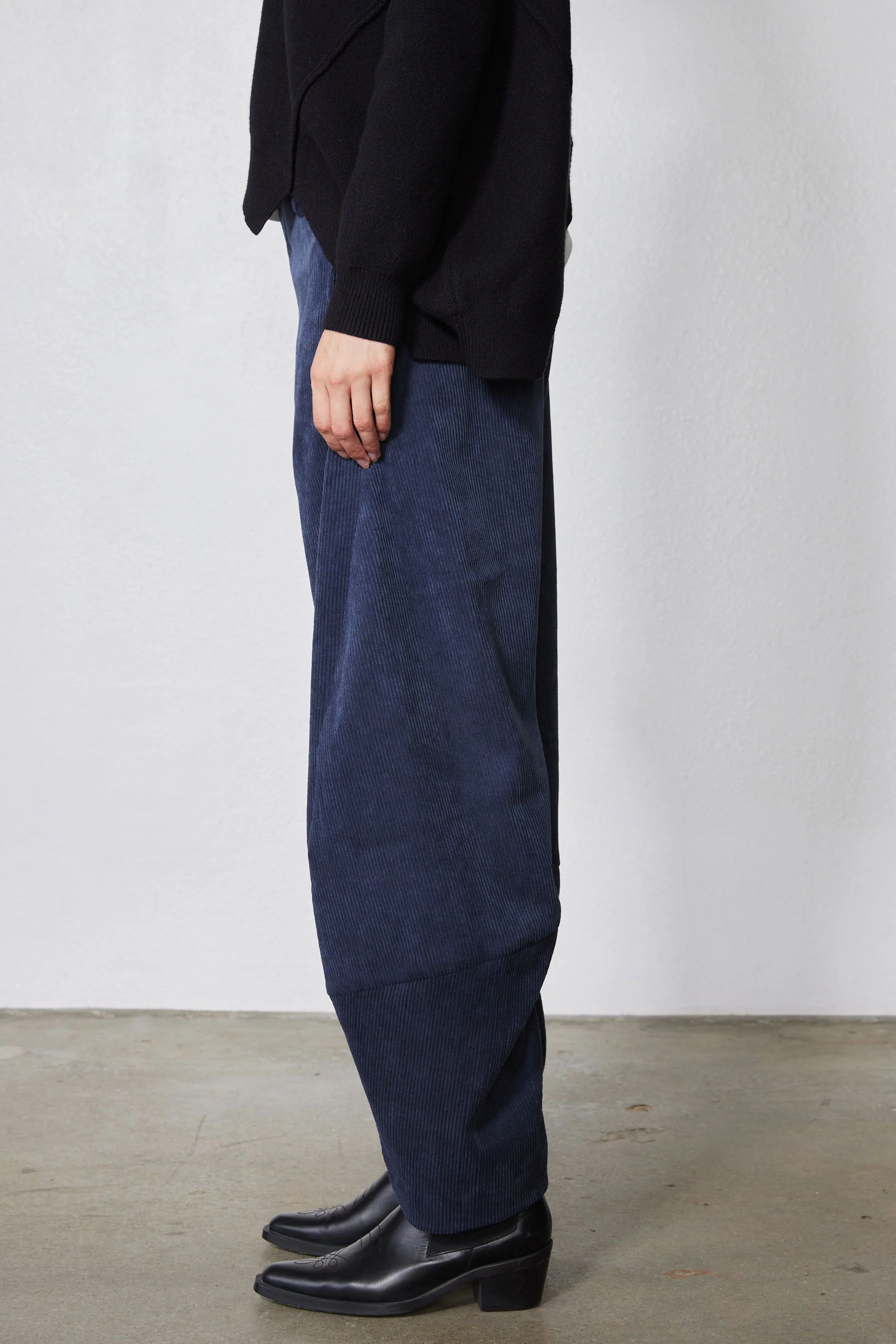 The Uptown Loose Barrel Corduroy Pants | Ruti