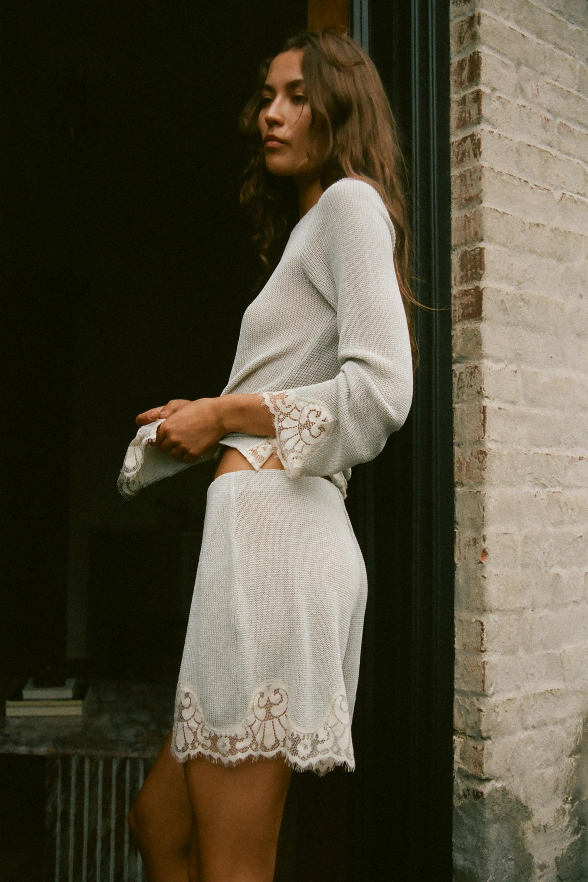 Model height: 178 cmMid-waist shorts with an elastic waistband. Featuring contrasting lace appliq... | Zara UK