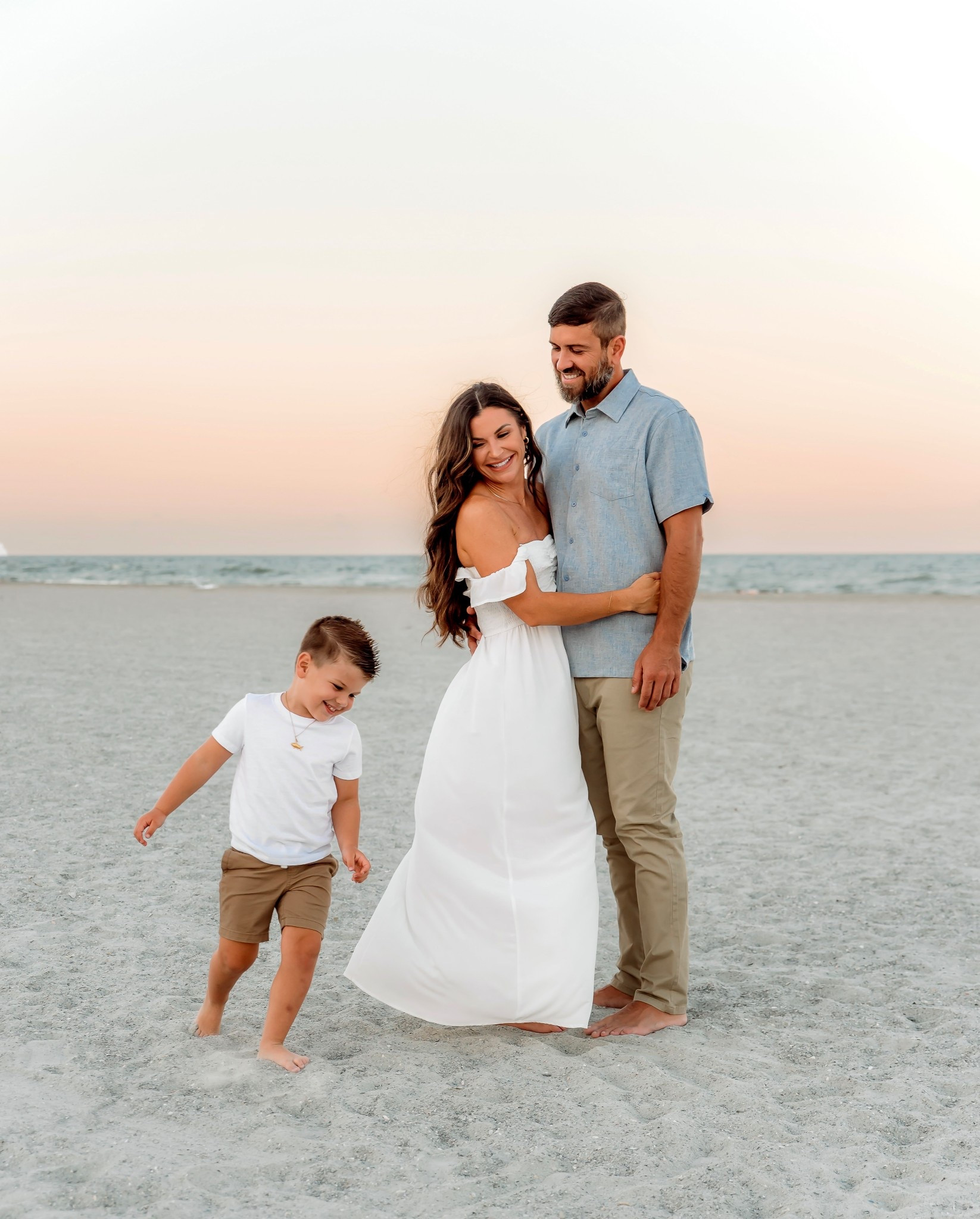 The perfect family photo outfits and all from Amazon! 




#LTKKids #LTKMens #LTKFamily