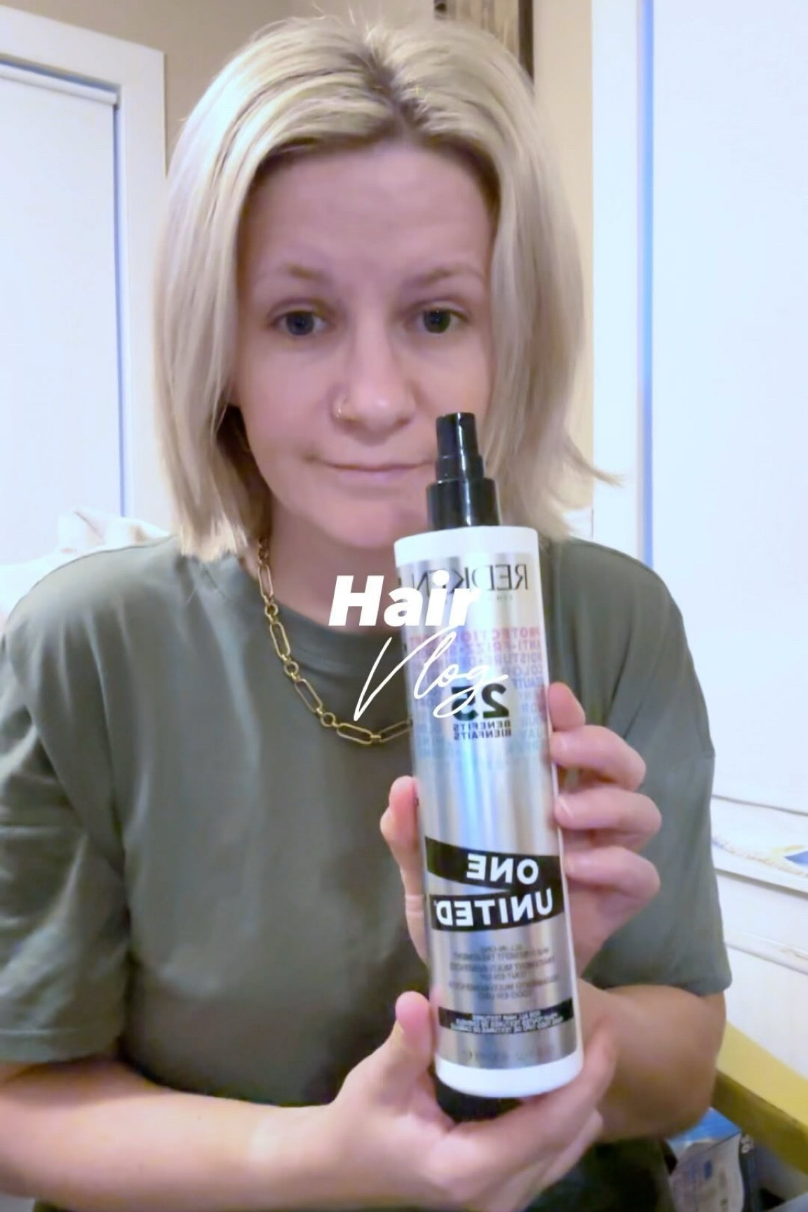 Hairstyles for a week? How about hair of the day that last a week. This @redken treatment spray has changed my life and smells amazing

. #grwm #reality #girlgrwm #fyp #hairstyles #hairstylingtips