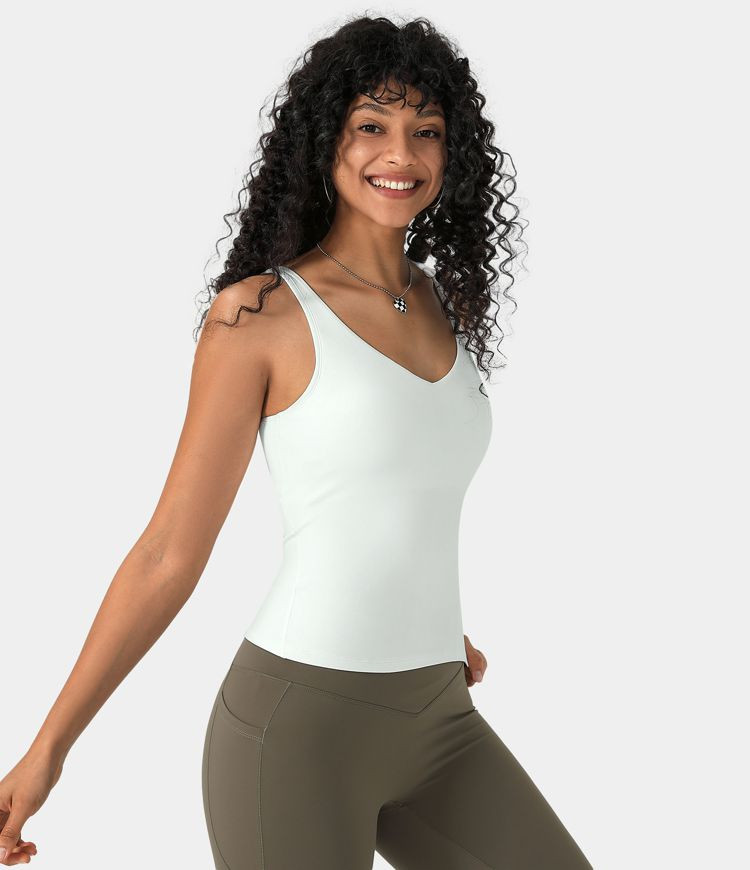 Softlyzero™ Plush Padded V Neck Plain Tank Top | HALARA