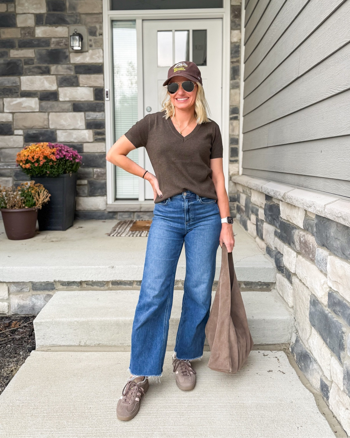 What I wore on Saturday! These jeans are thrifted and I paired them with my brown Amazon sweater shirt! 
Top- small
Jeans-25
