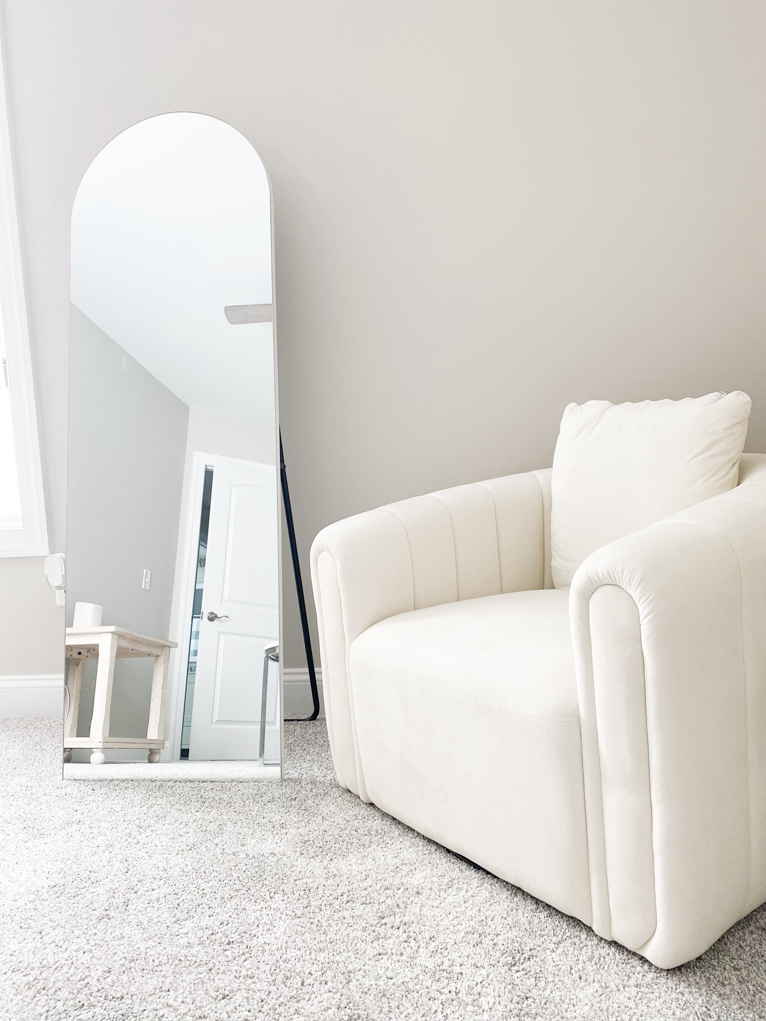 Mirror mirror 🪞 This PexFix mirror is at the lowest price right now! ✨ Sale alert! 🚨 



#LTKSaleAlert #LTKSeasonal #LTKHome