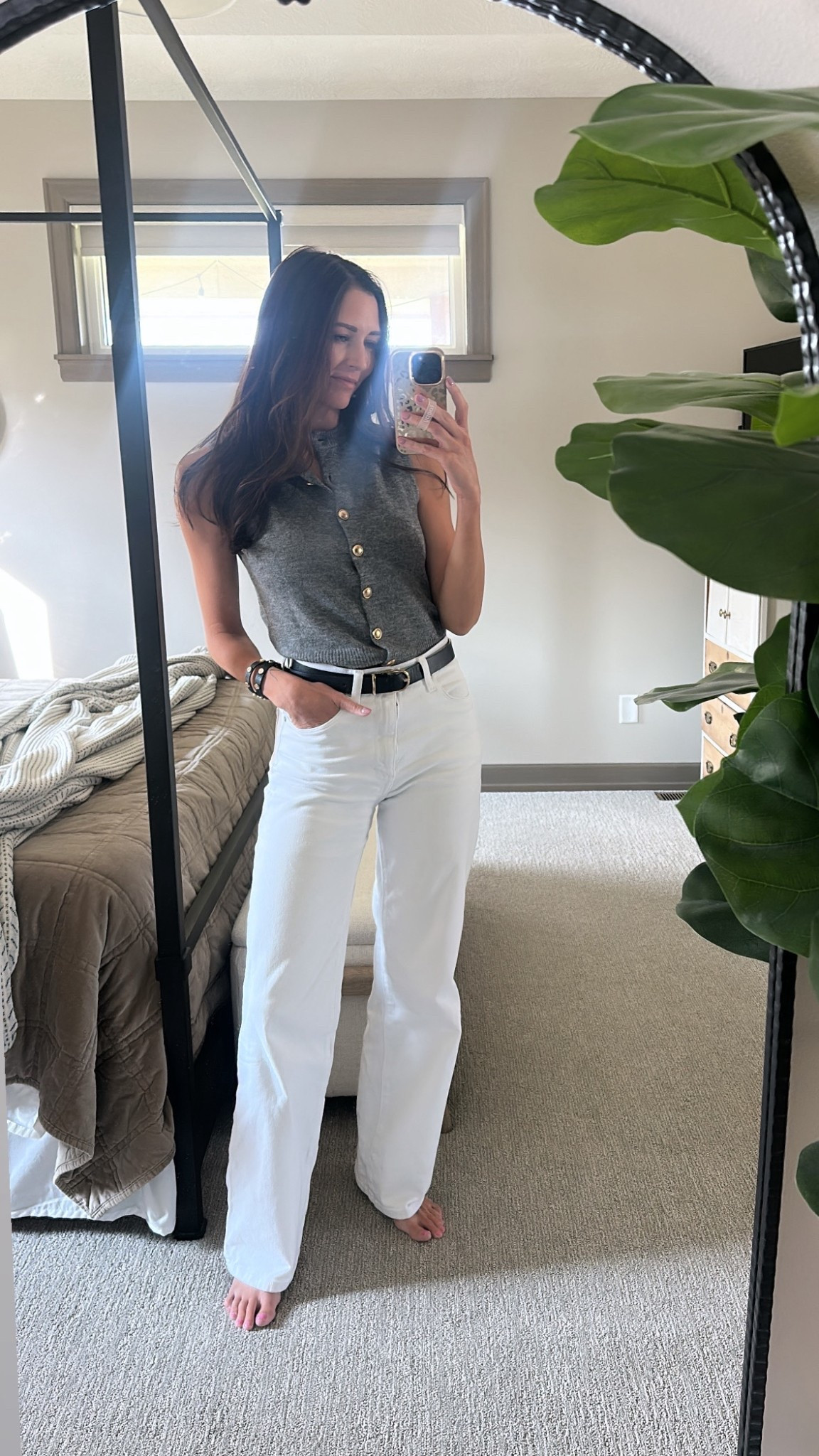 Fall transition outfit
Sweater vest
Button up sweater vest
Sleeveless sweater
Work outfit inspiration
White jeans
Black Amazon belt


#LTKWorkwear #LTKFindsUnder50