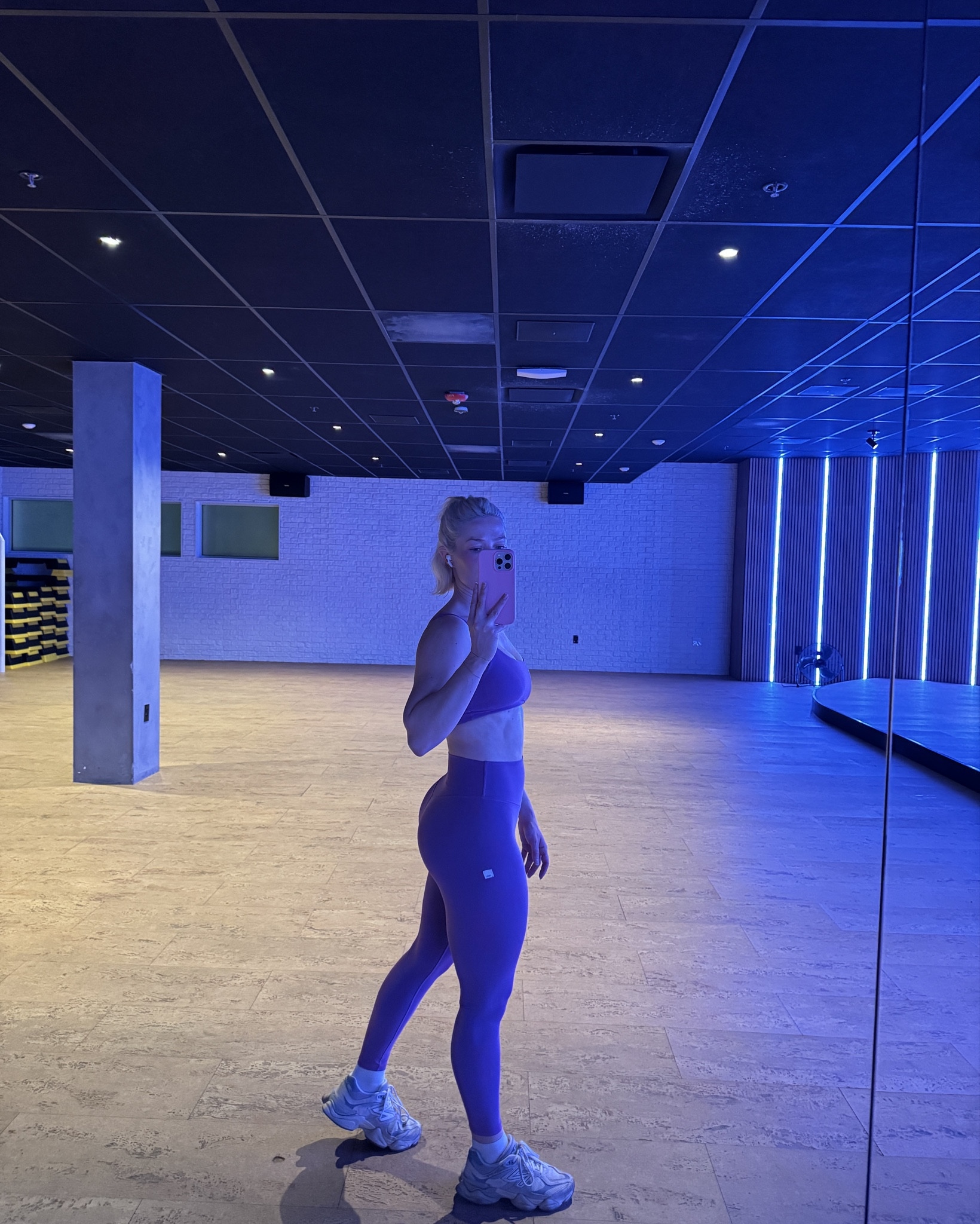 Vuori set for the gym — wearing small 

#LTKgrwm #LTKfitnessgoals #LTKootd