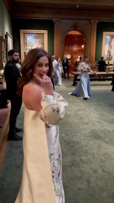 A moving portrait in tulle 🤍 Captured this dreamlike evening at The Frick Collection—floating through galleries in layers of sheer volume.

This gown felt like a piece of the art itself: romantic, sculptural, and quietly powerful. Perfect for brides, black-tie events, or anyone drawn to elegance with edge.
#FrickCollection #EveningInspo #ModernRomance #QuietLuxury #ArtAndFashion #BridalStyle #LTKBridal 

 #LTKParties #LTKWorkwear #LTKWedding