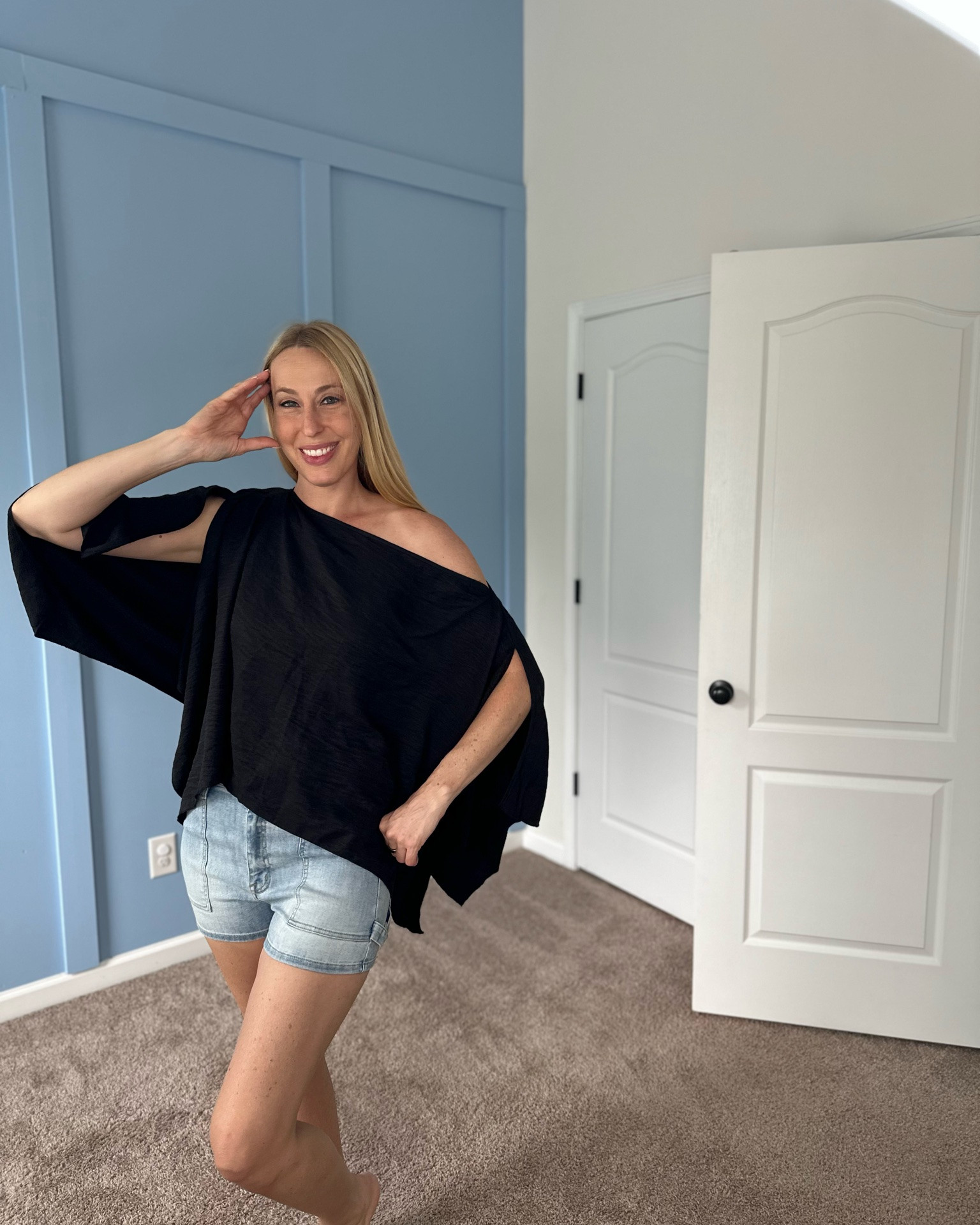 Summery draping poncho top 
Such a fun shirt that is very flowy and loose 
Wearing small, fits tts