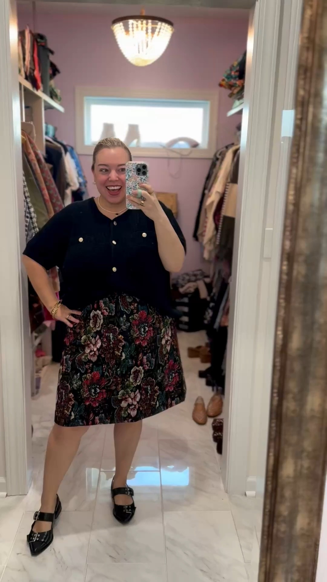 Happy Wednesday! Pulled out this BEAUTIFUL floral tapestry skirt from Ulla Popken today. I absolutely love this trend I’m seeing for fall. I’m in the size 20 and you can save 35% at Ulla always with my code OLIVIAULLA. 🖤

#LTKootd #LTKPlusSize #LTKSaleAlert